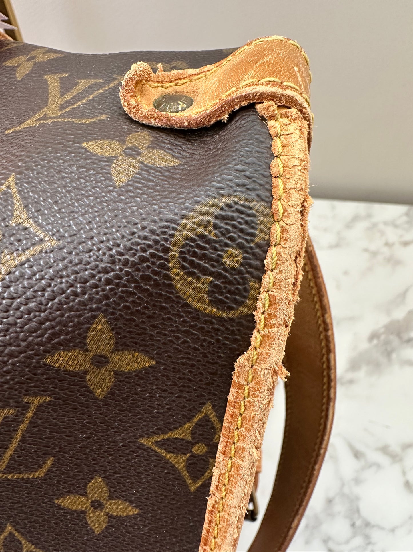 Louis Vuitton Saumur 43