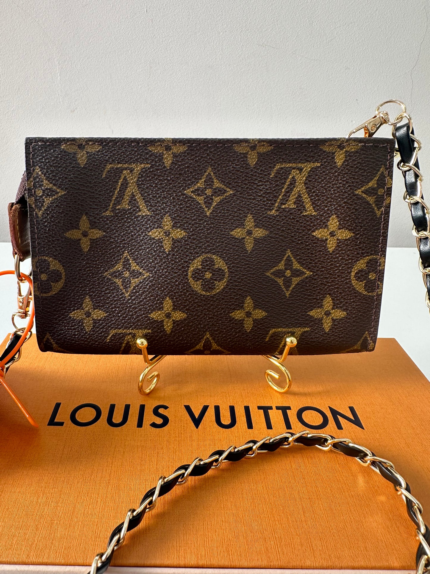 Louis Vuitton Pochette Bucket