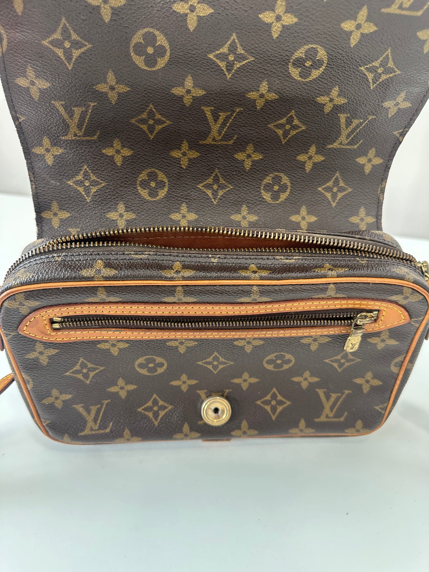 Louis Vuitton Saint German 24