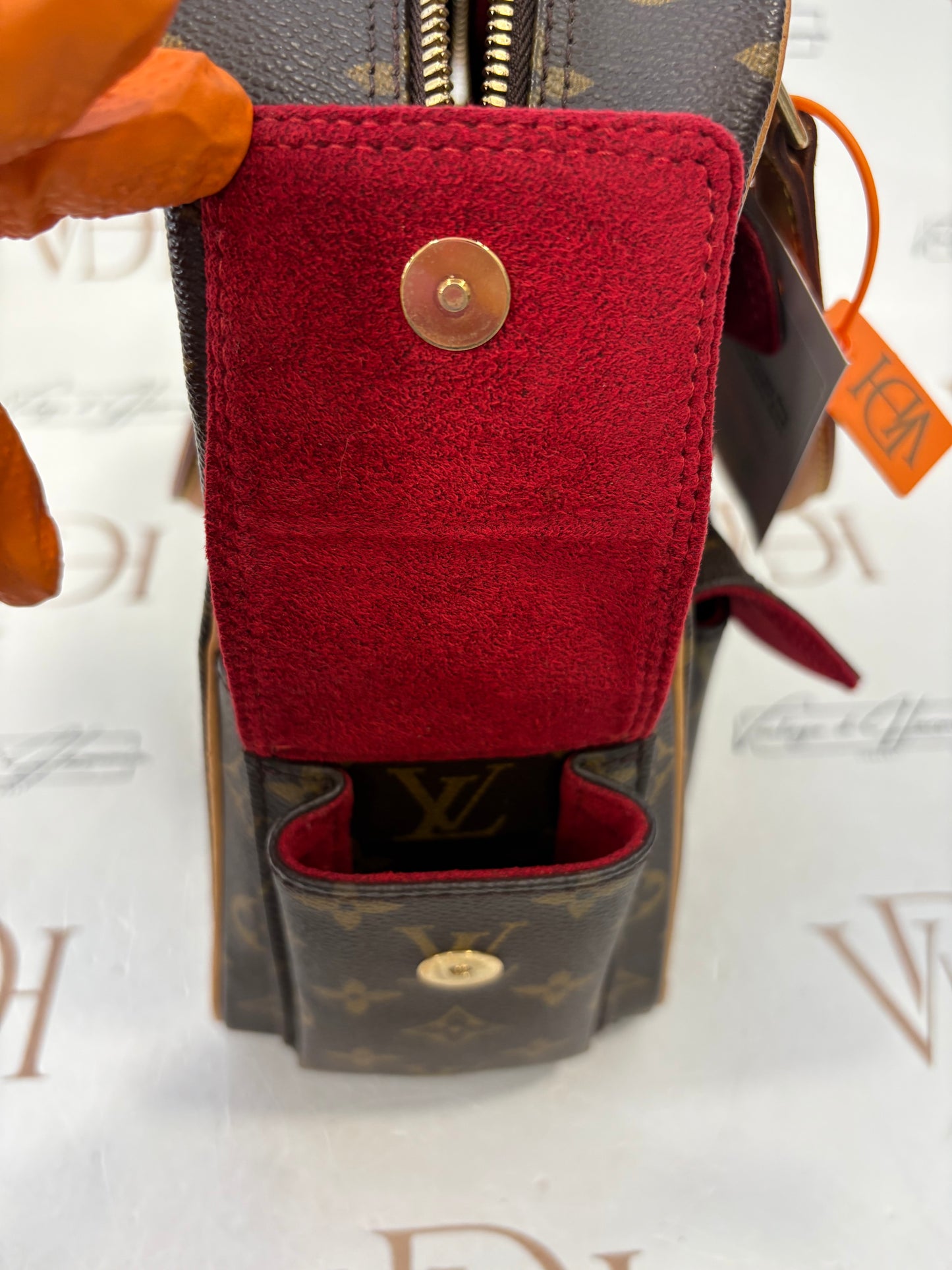 016930 - Louis Vuitton Excentricite