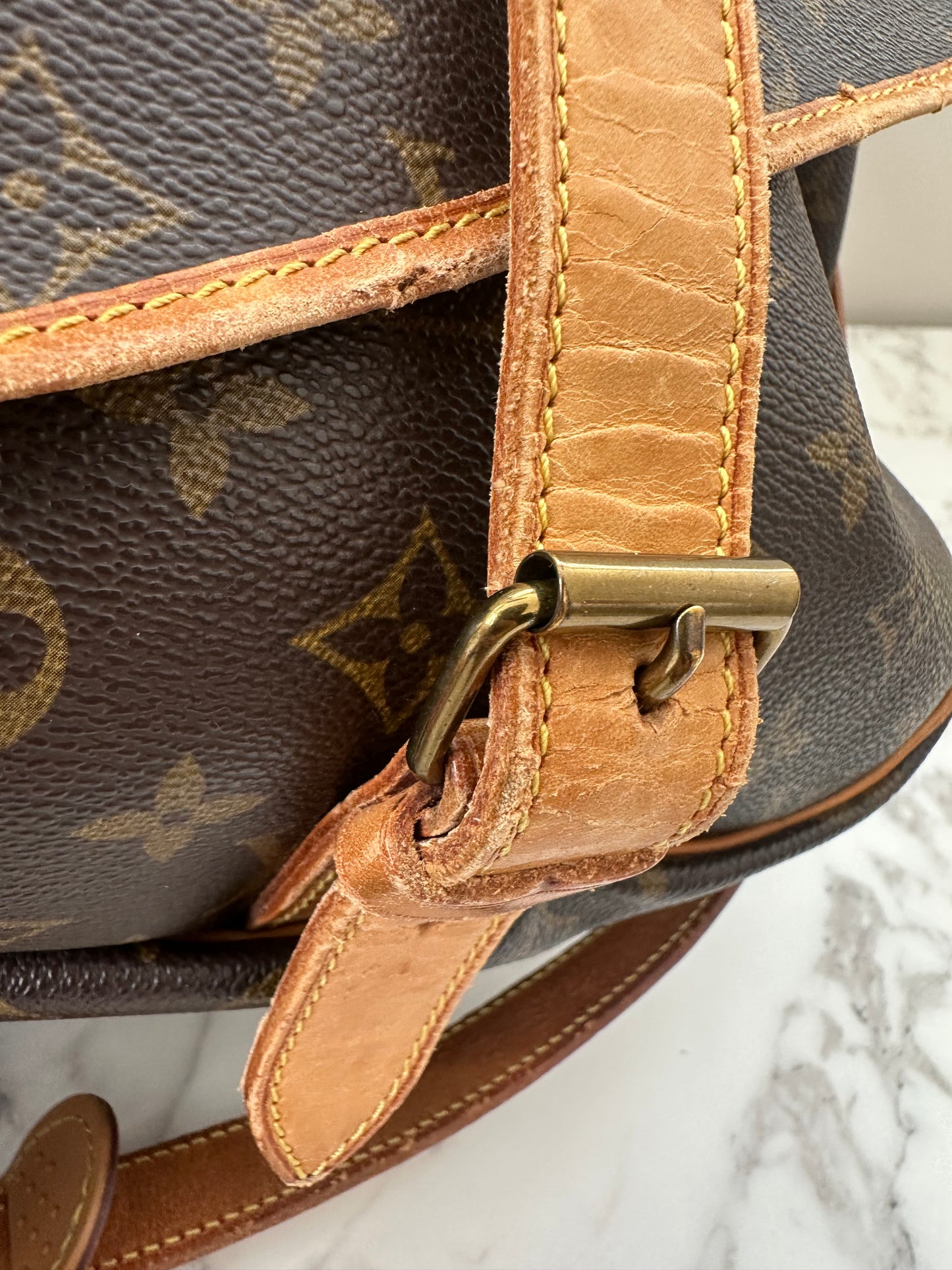 Louis Vuitton Saumur 43