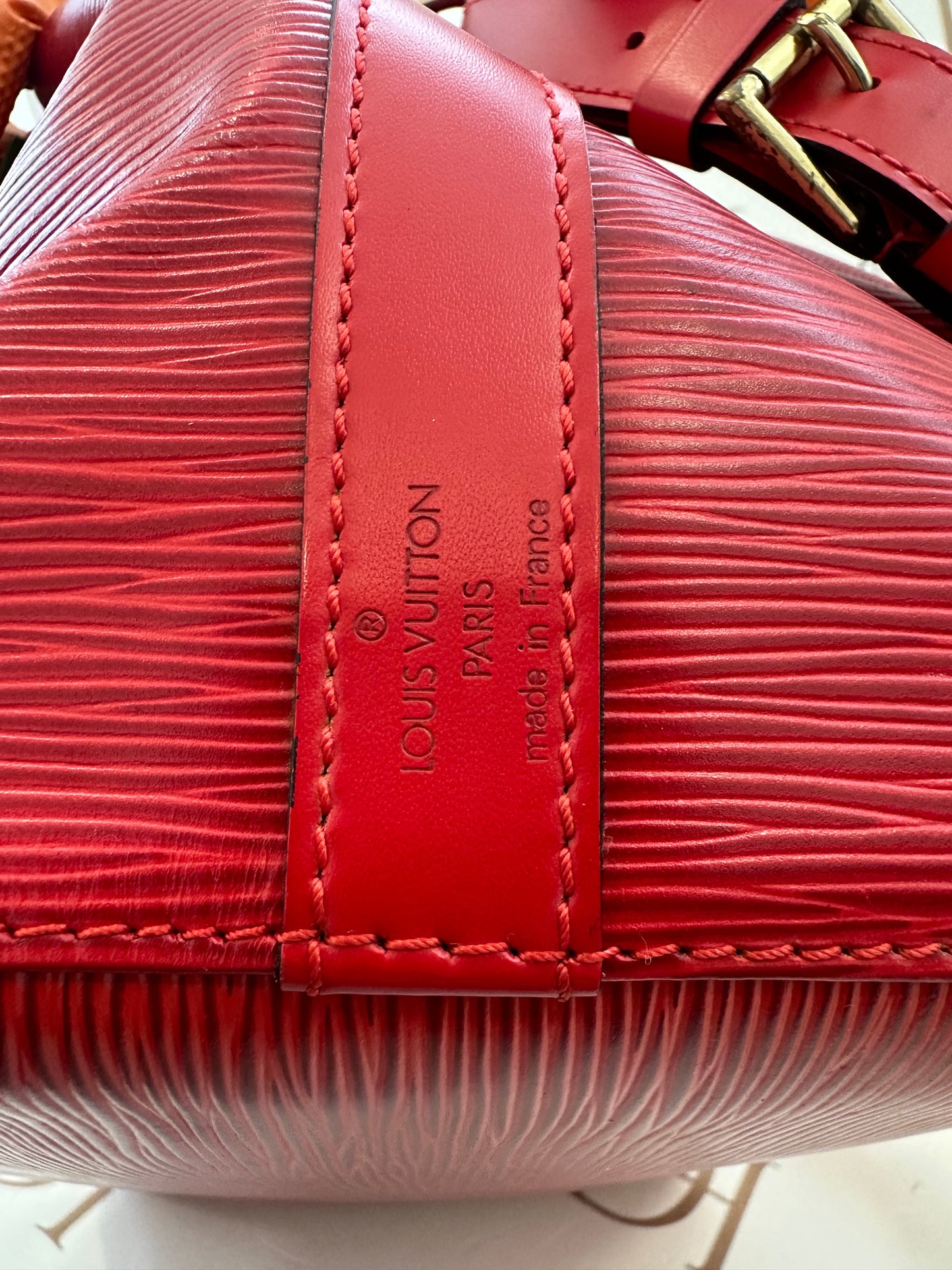 017933 - Louis Vuitton Red Epi Noè