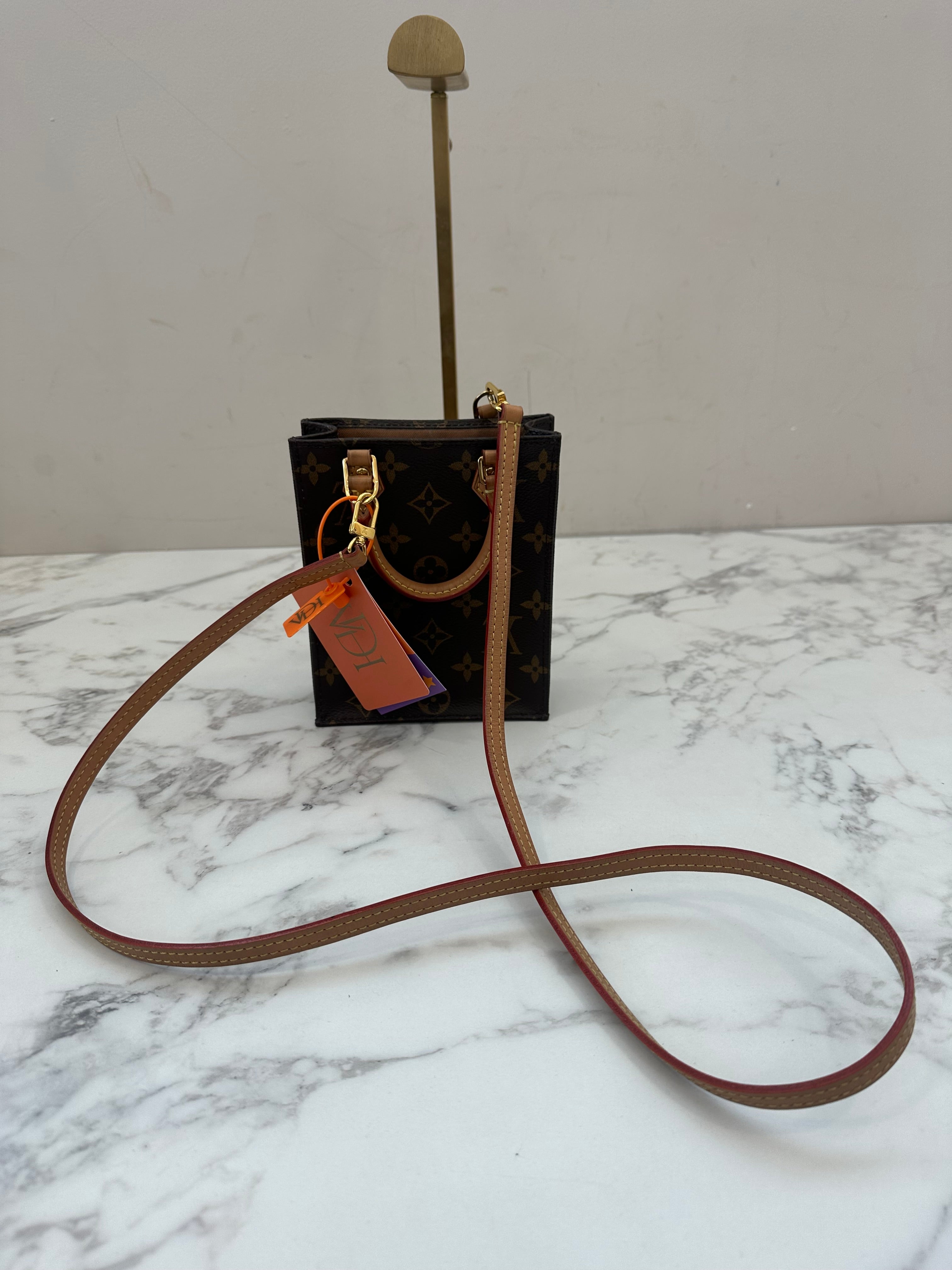 Louis Vuitton Petite Sac Plat