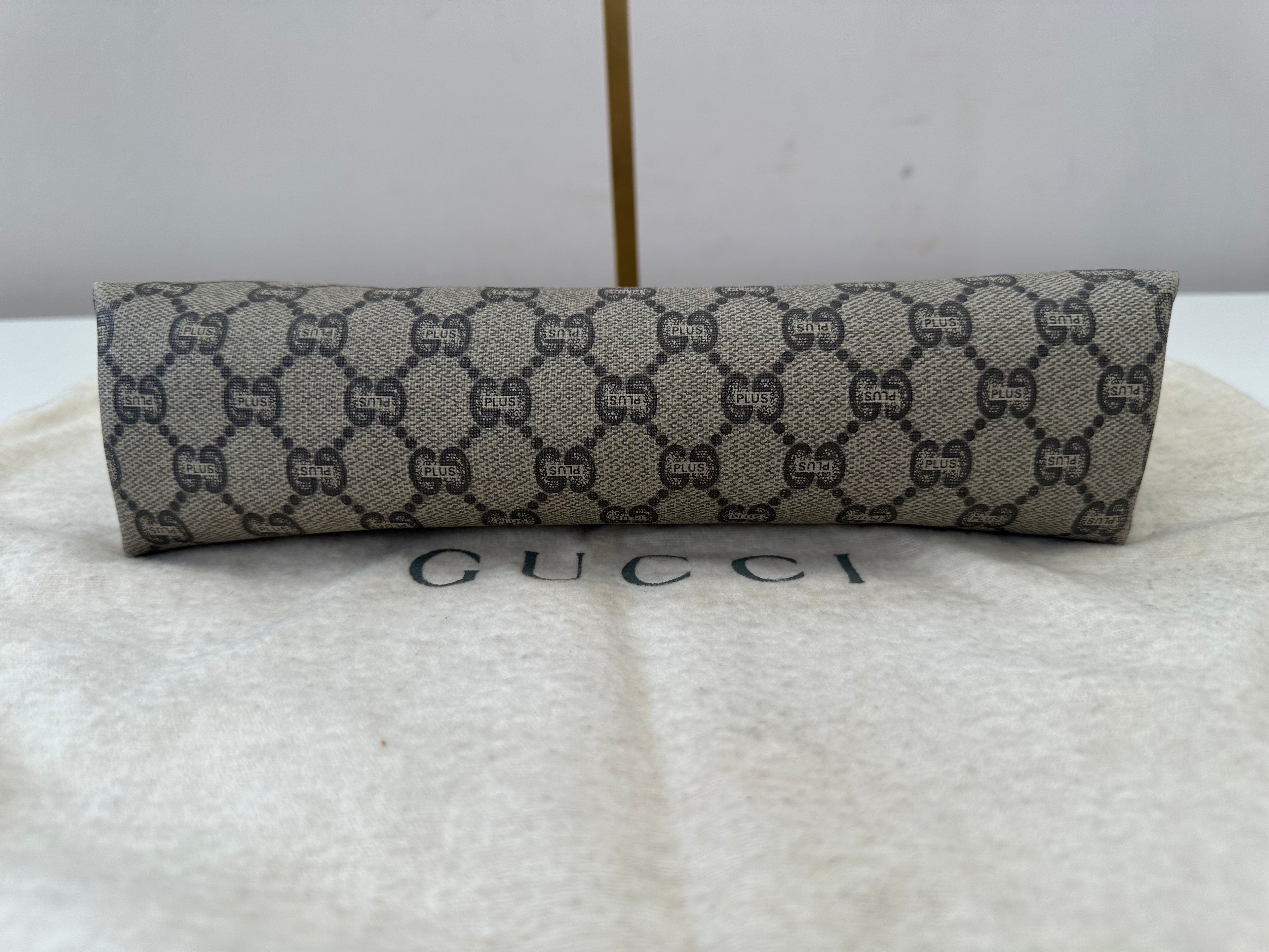 Gucci Pochette Supreme