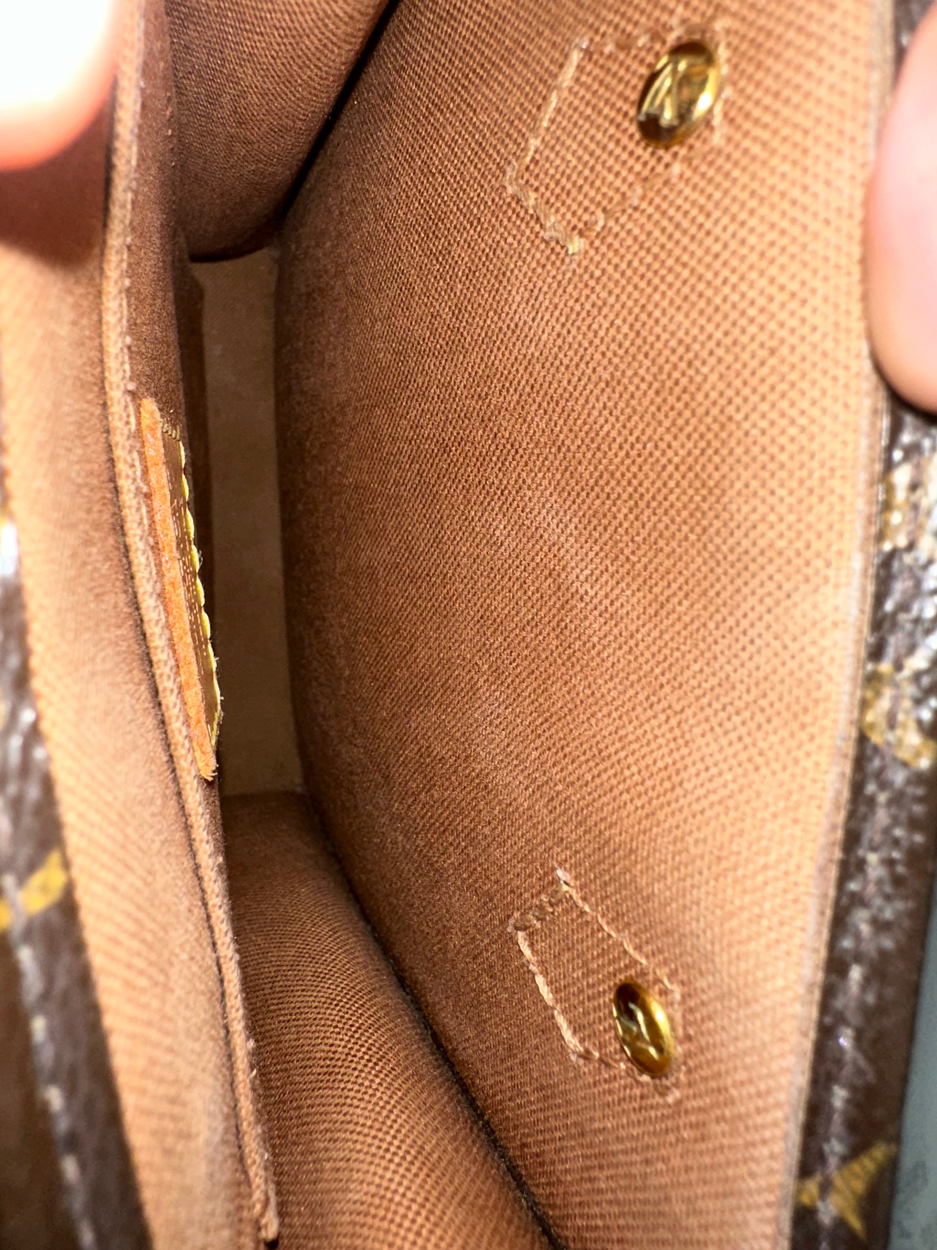 Louis Vuitton Petite Sac Plat