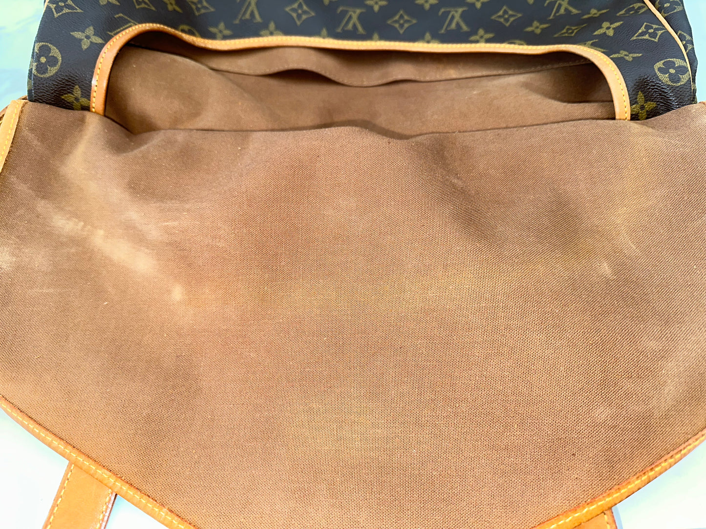 Louis Vuitton Saumur 43