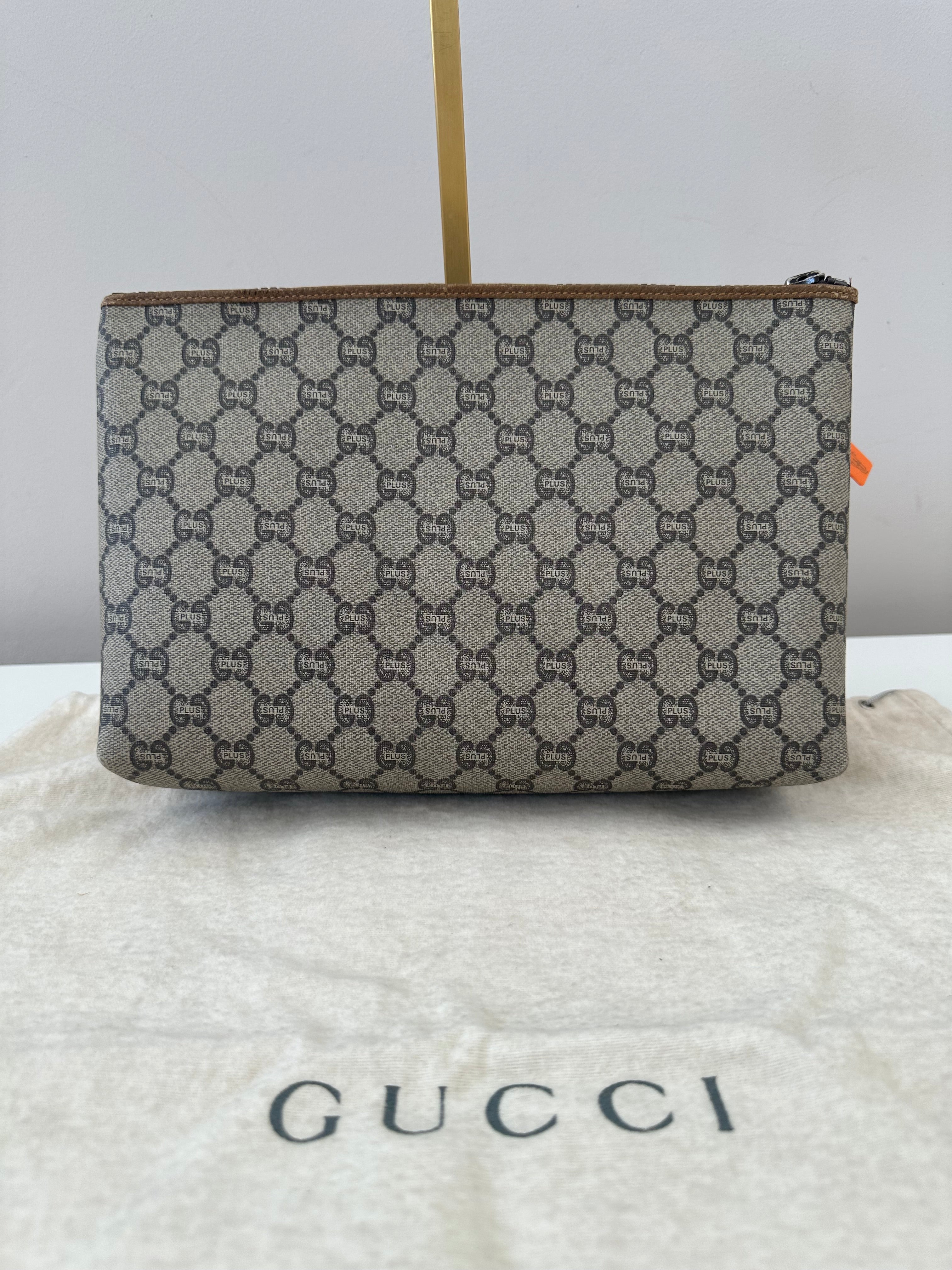 Gucci Pochette Supreme