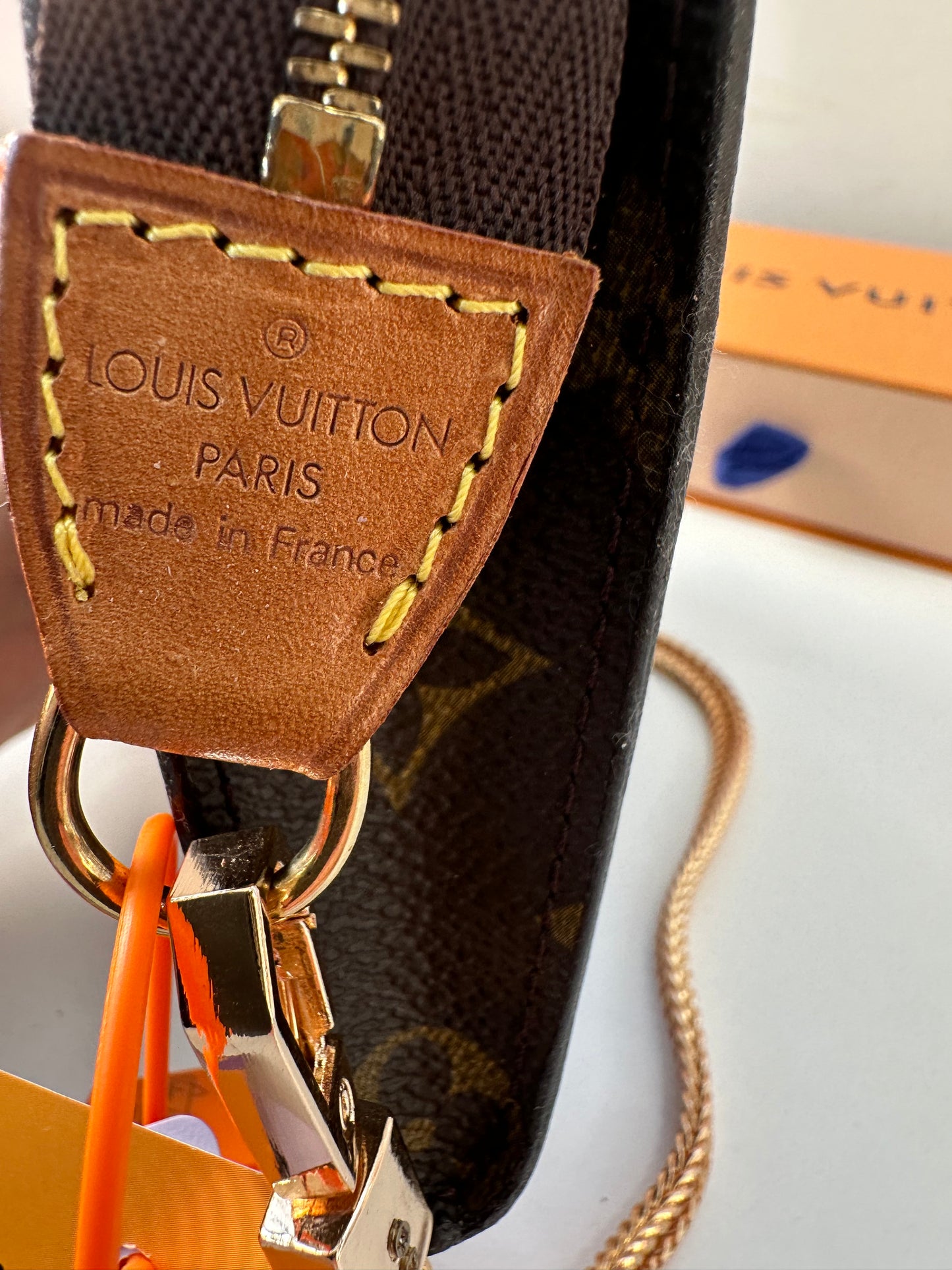 Louis Vuitton Pochette Bucket
