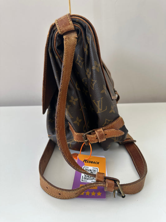 Louis Vuitton Saumur35