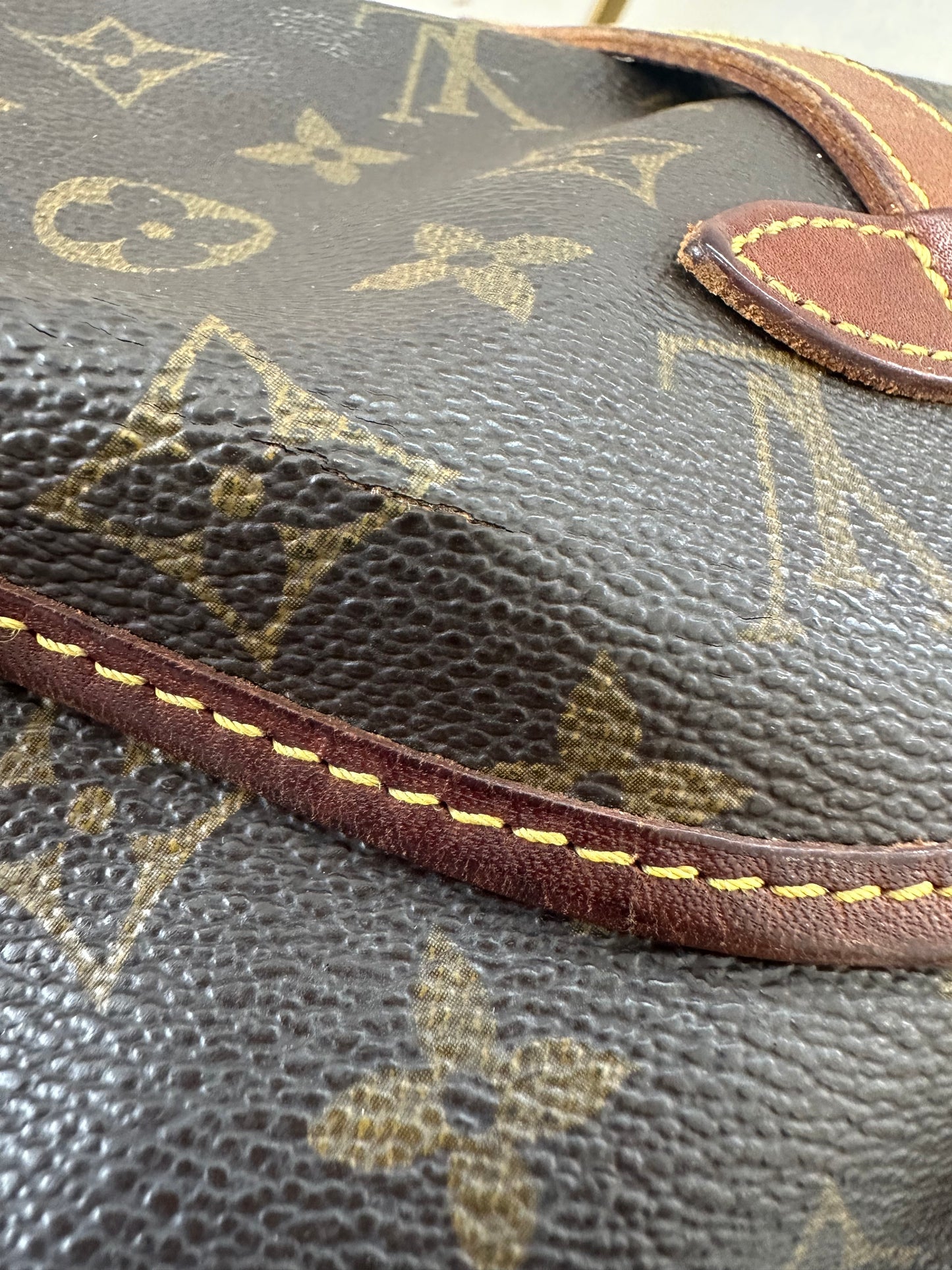 Louis Vuitton Saumur 30