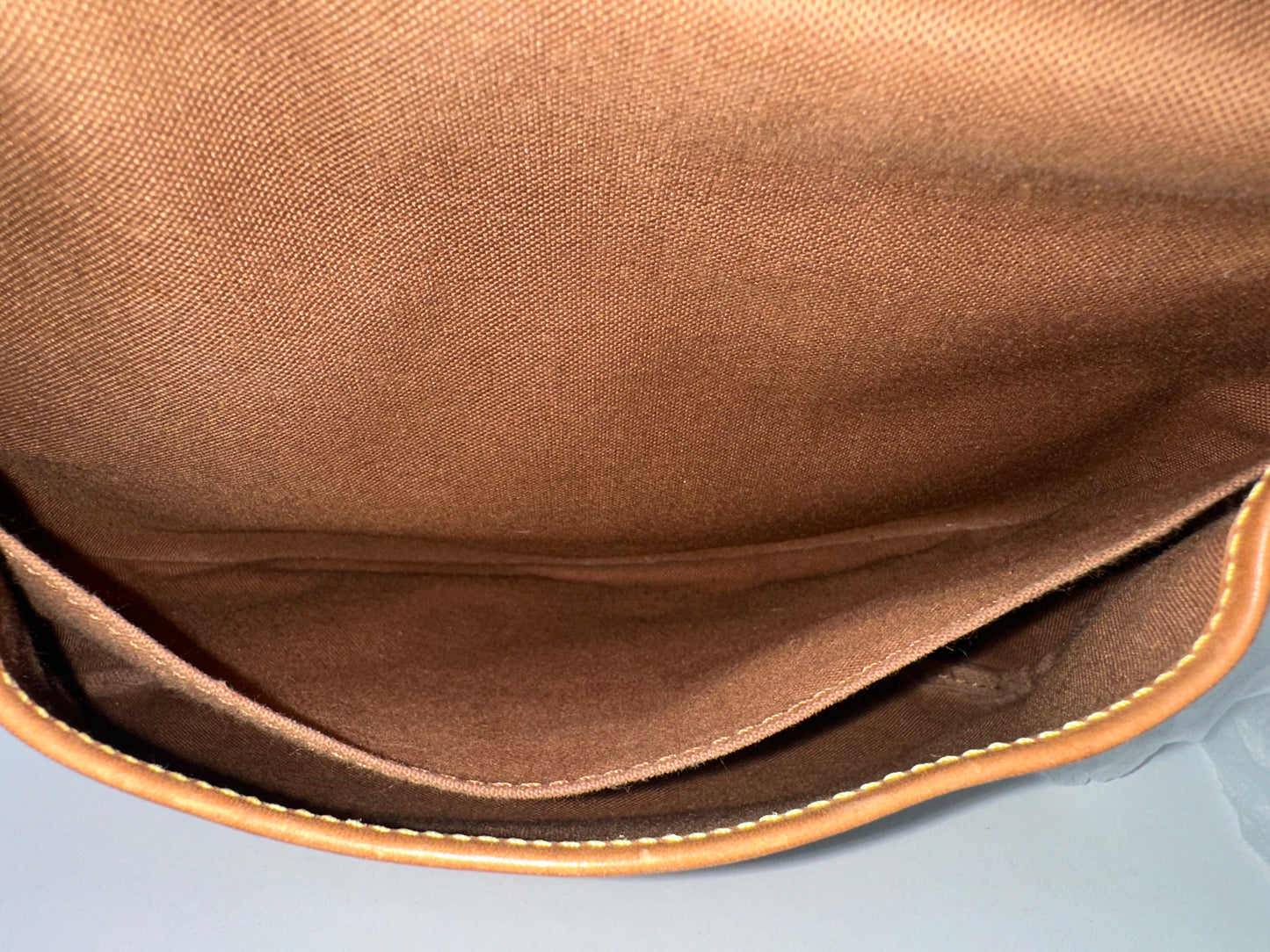 Louis Vuitton Saumur 30