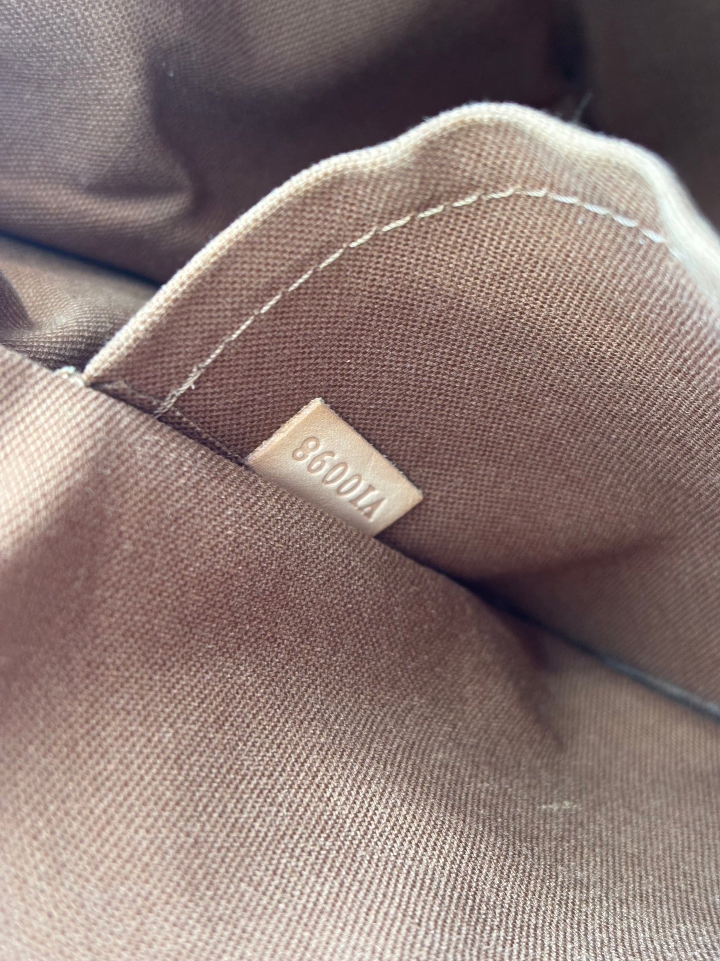018592 - Louis Vuitton Tivoli PM