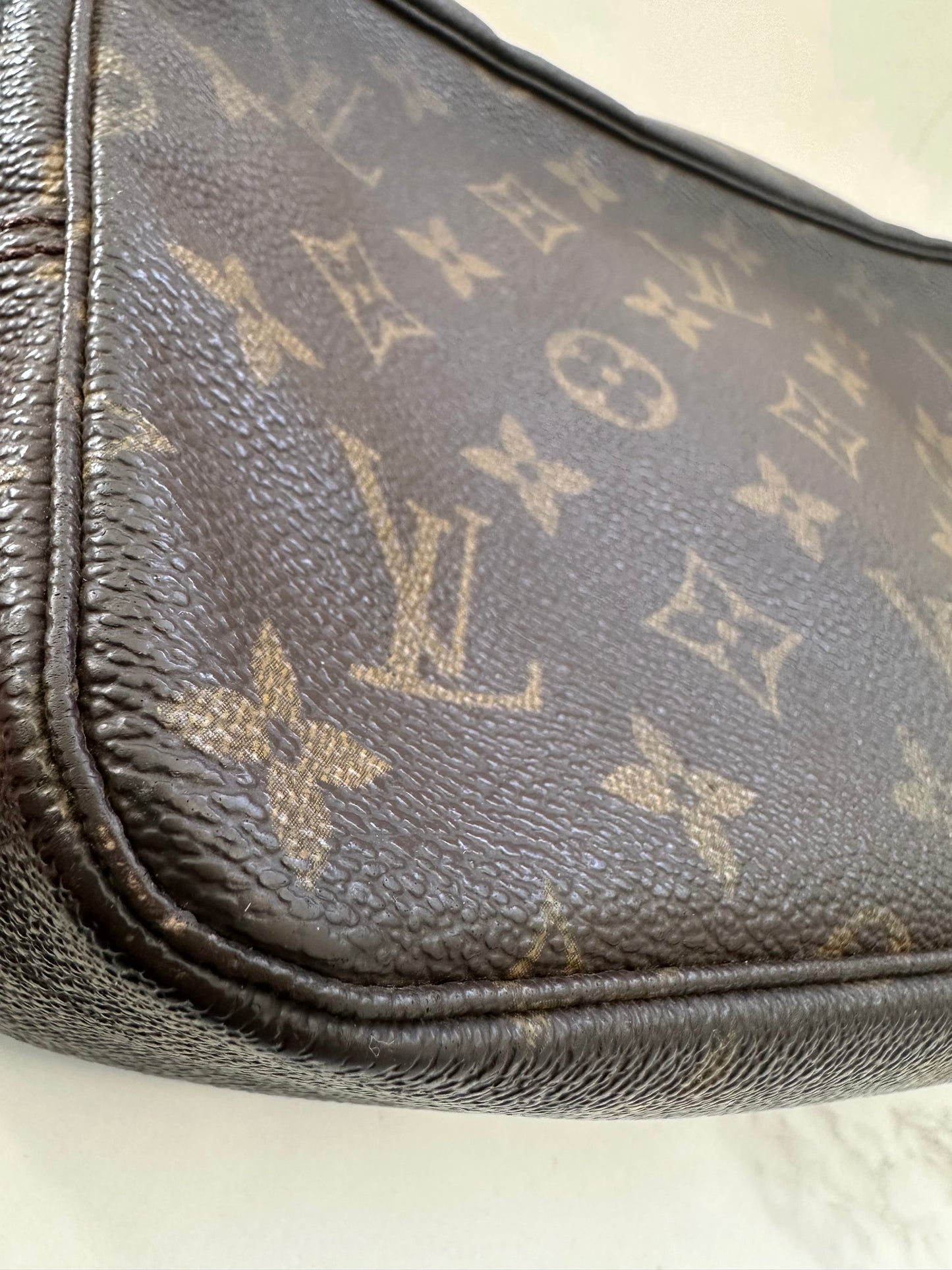 Louis Vuitton Trousse Toilette 23