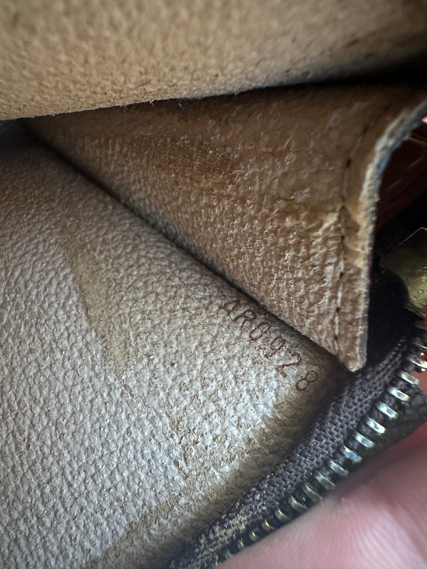 Louis Vuitton Pochette Bucket