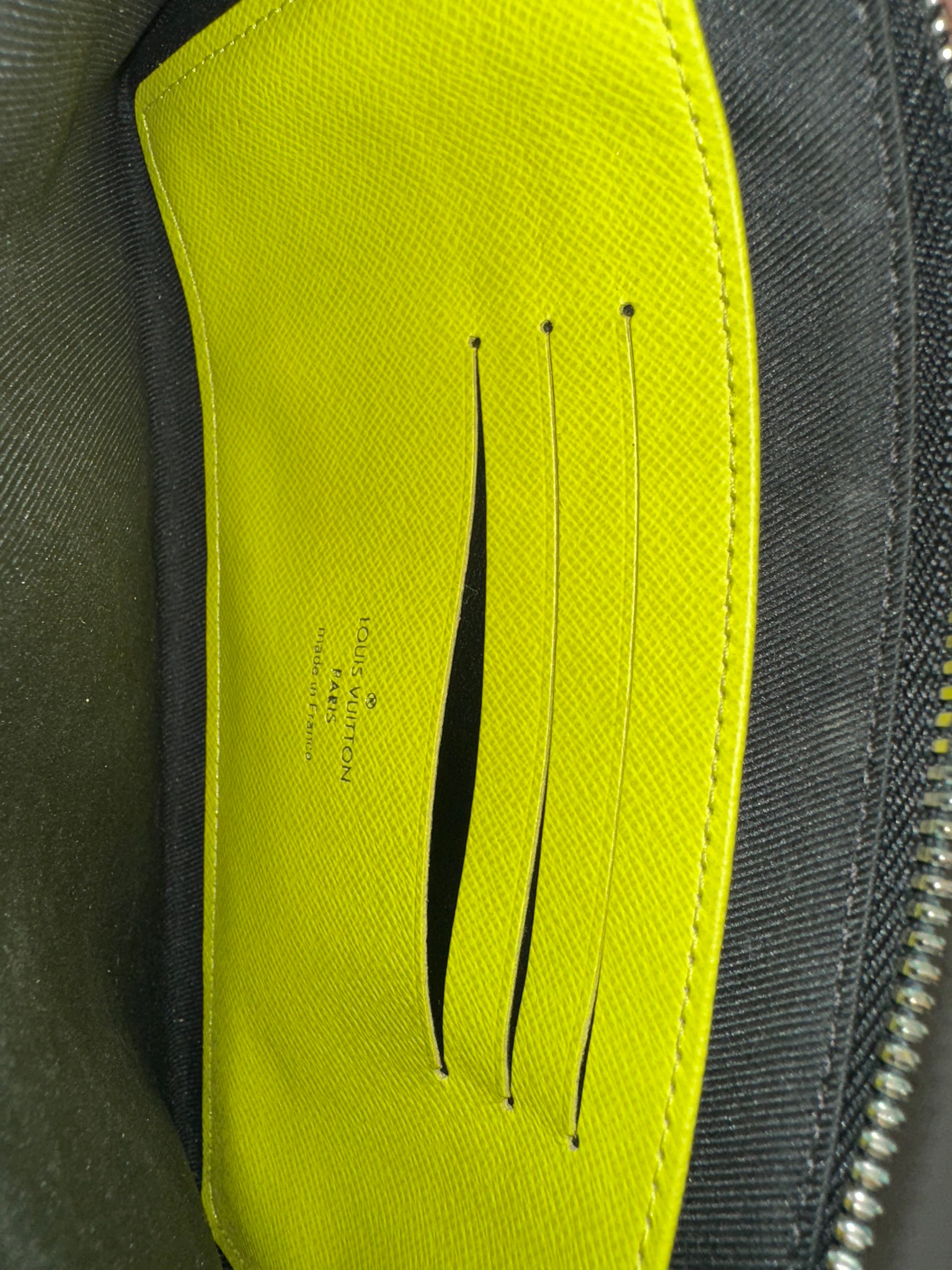 Louis Vuitton Discovery Pochette Fluo