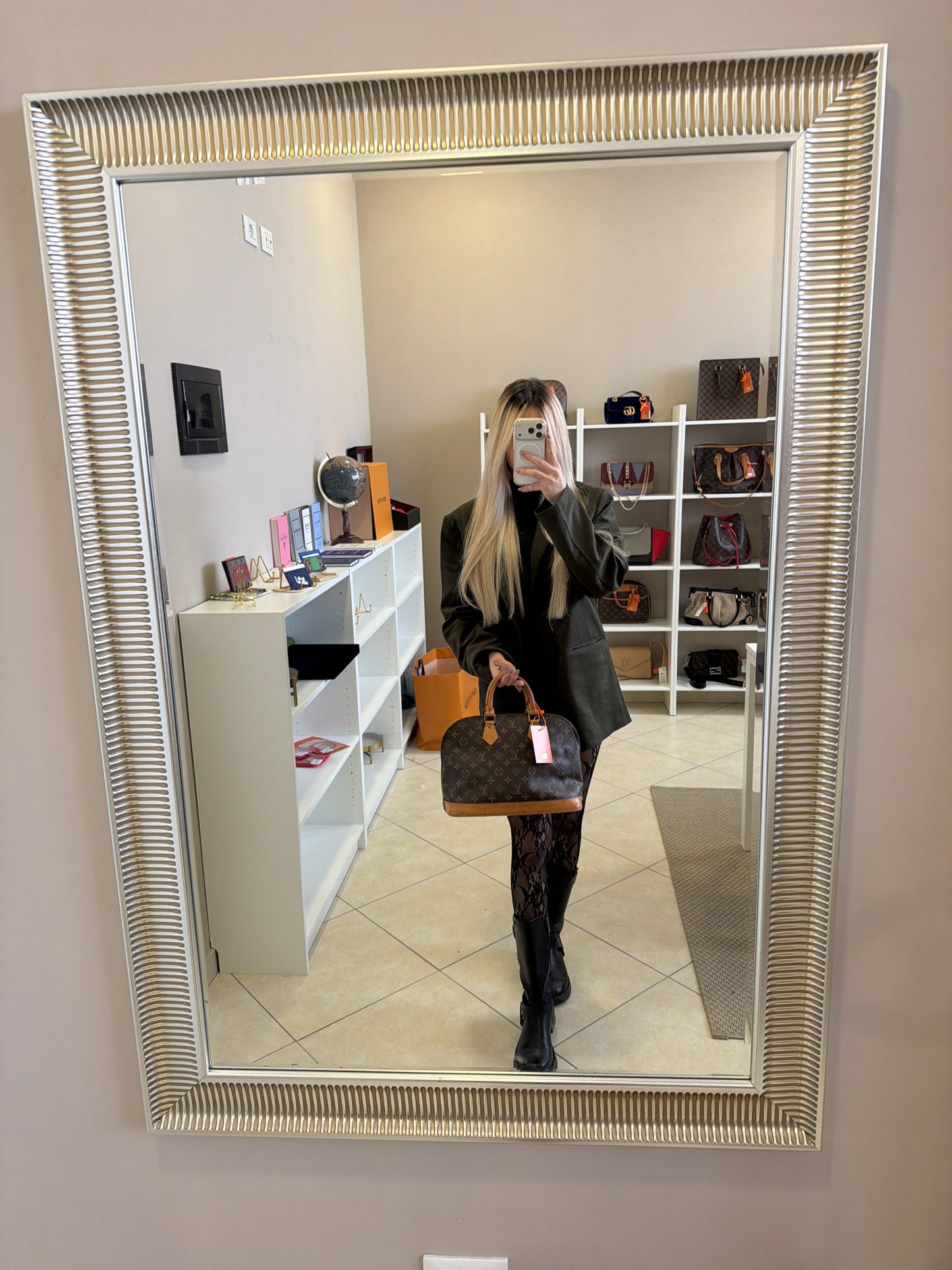 016878 - Louis Vuitton Alma