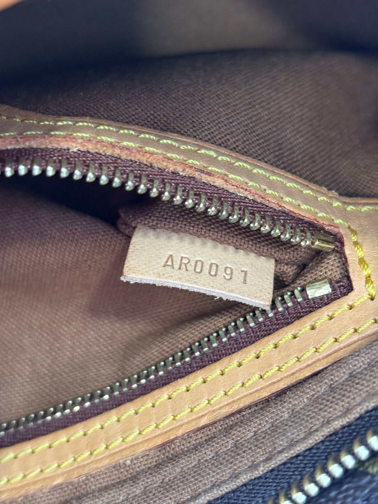 018323 - Louis Vuitton Trotteur