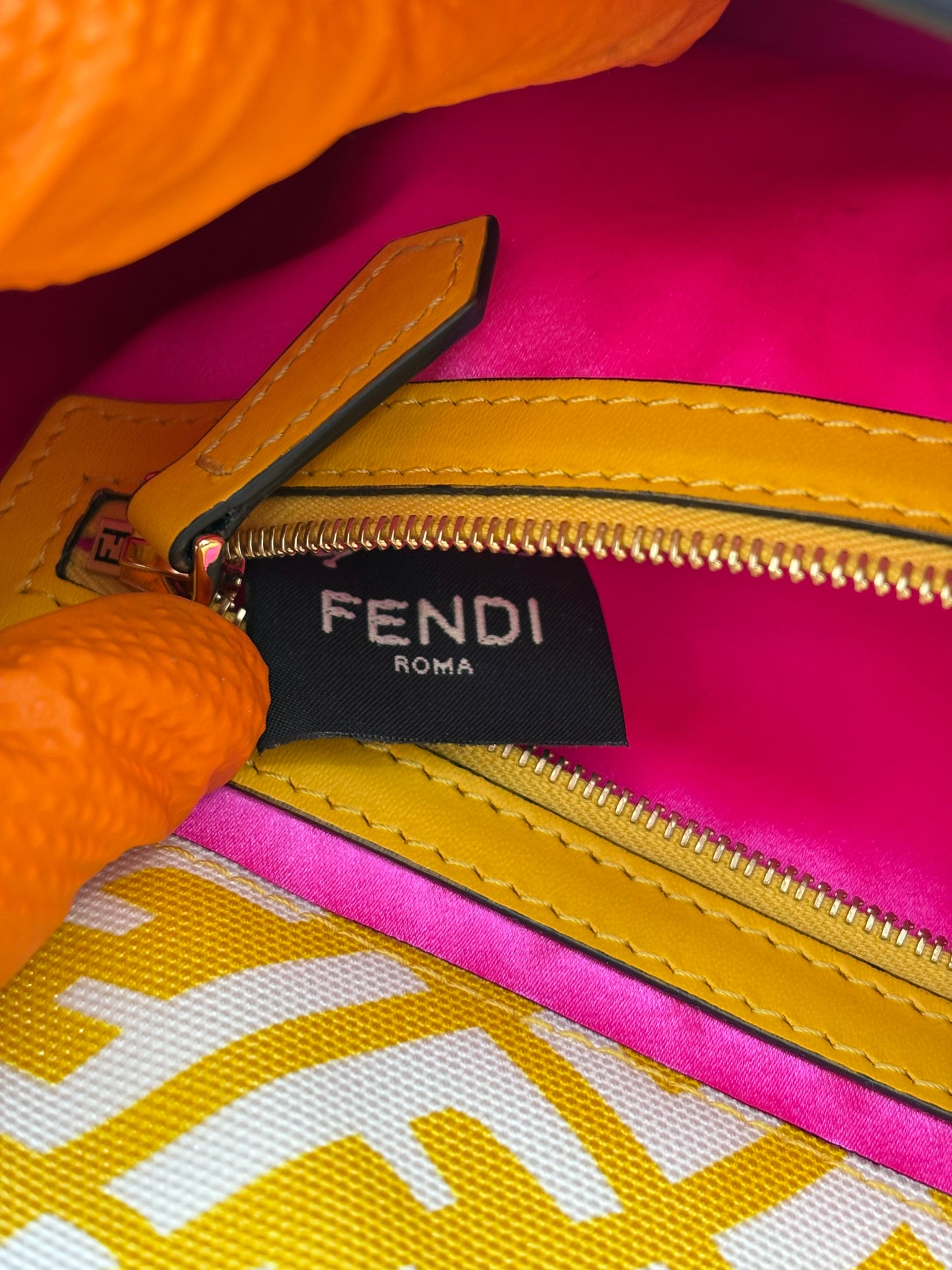 383618 - Fendi Baguette