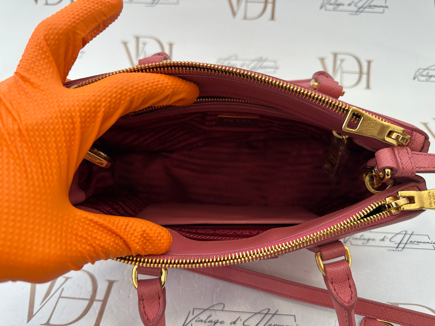 382950 - Prada Galleria