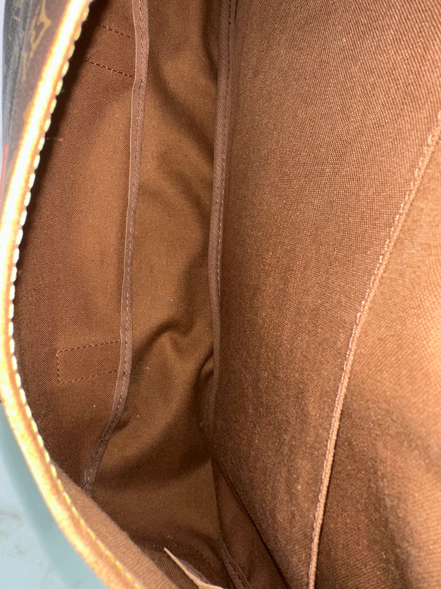 Louis Vuitton Saumur 43