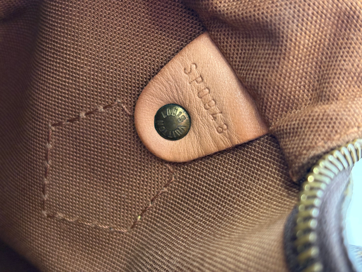 018744 - Louis Vuitton Speedy 30