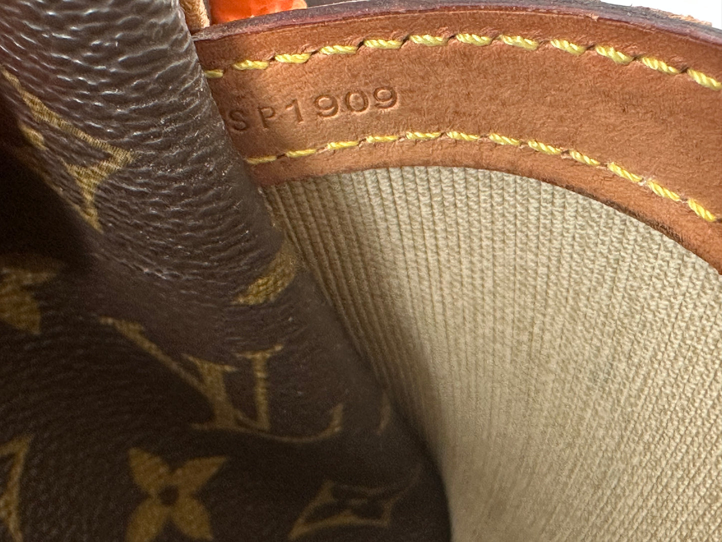 Louis Vuitton Reporter PM