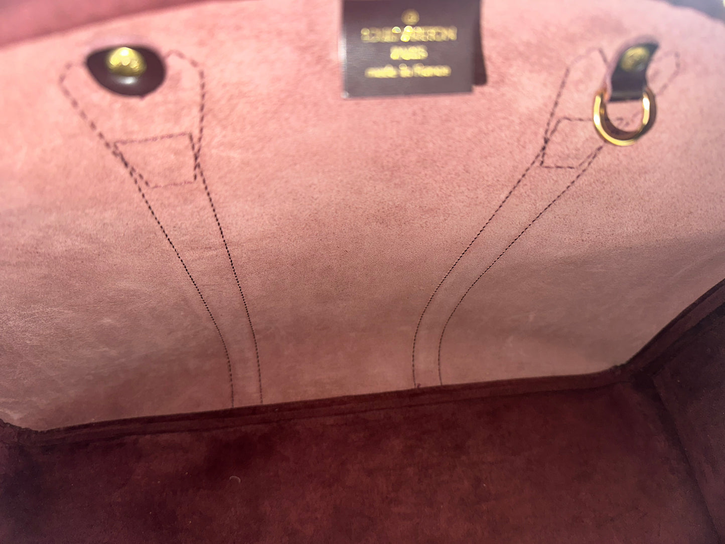 Louis Vuitton Taiga Kendall GM