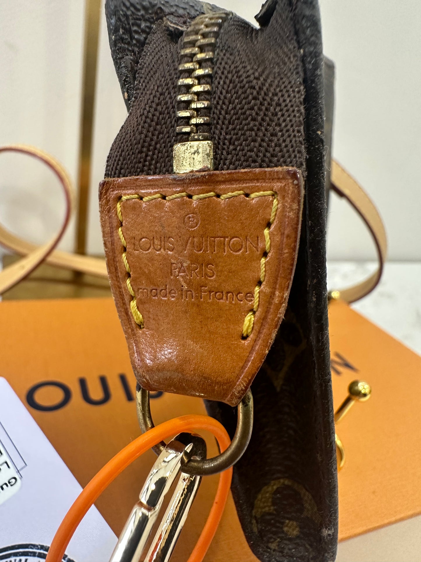 Louis Vuitton Pochette Bucket