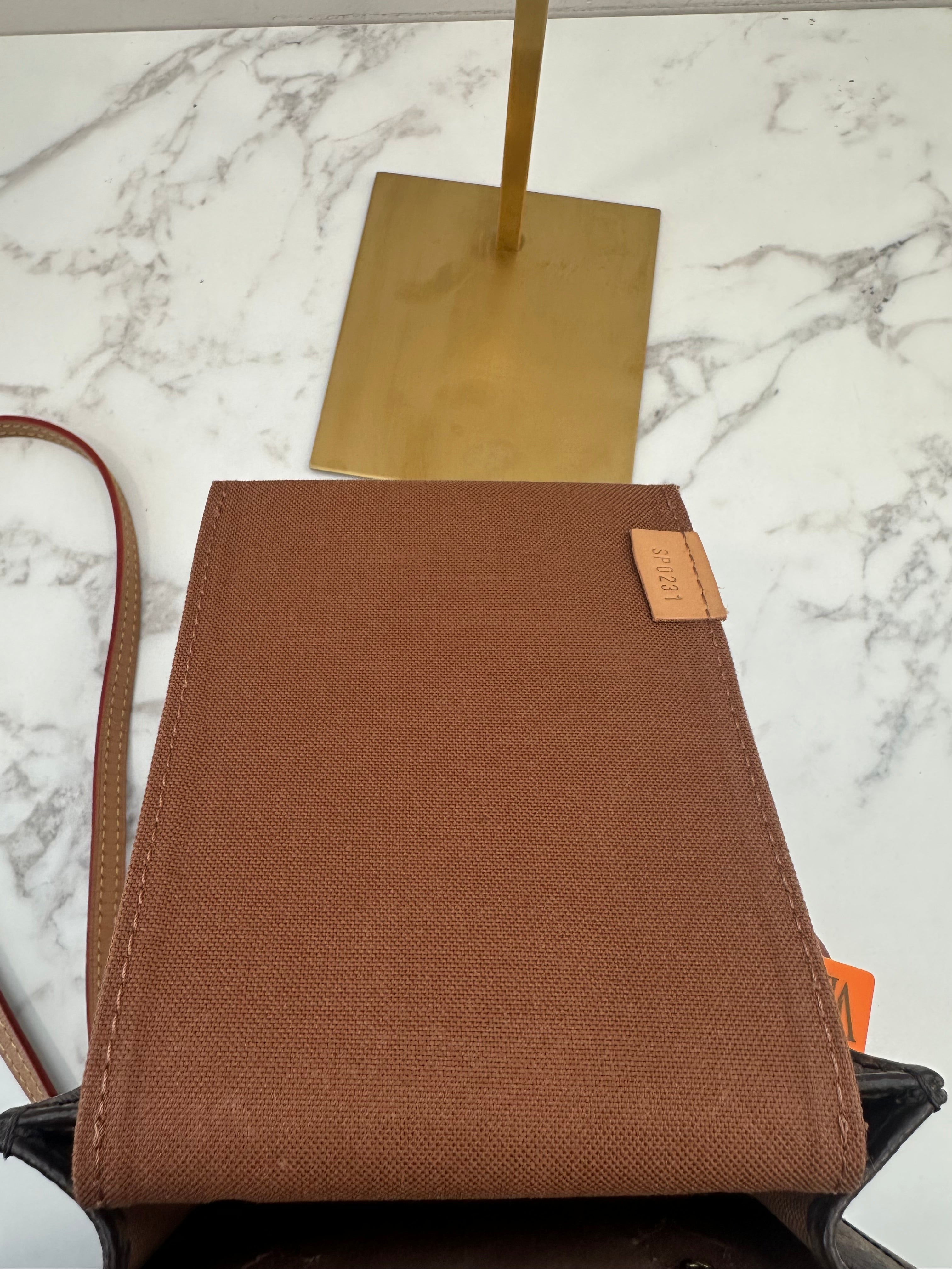 Louis Vuitton Petite Sac Plat