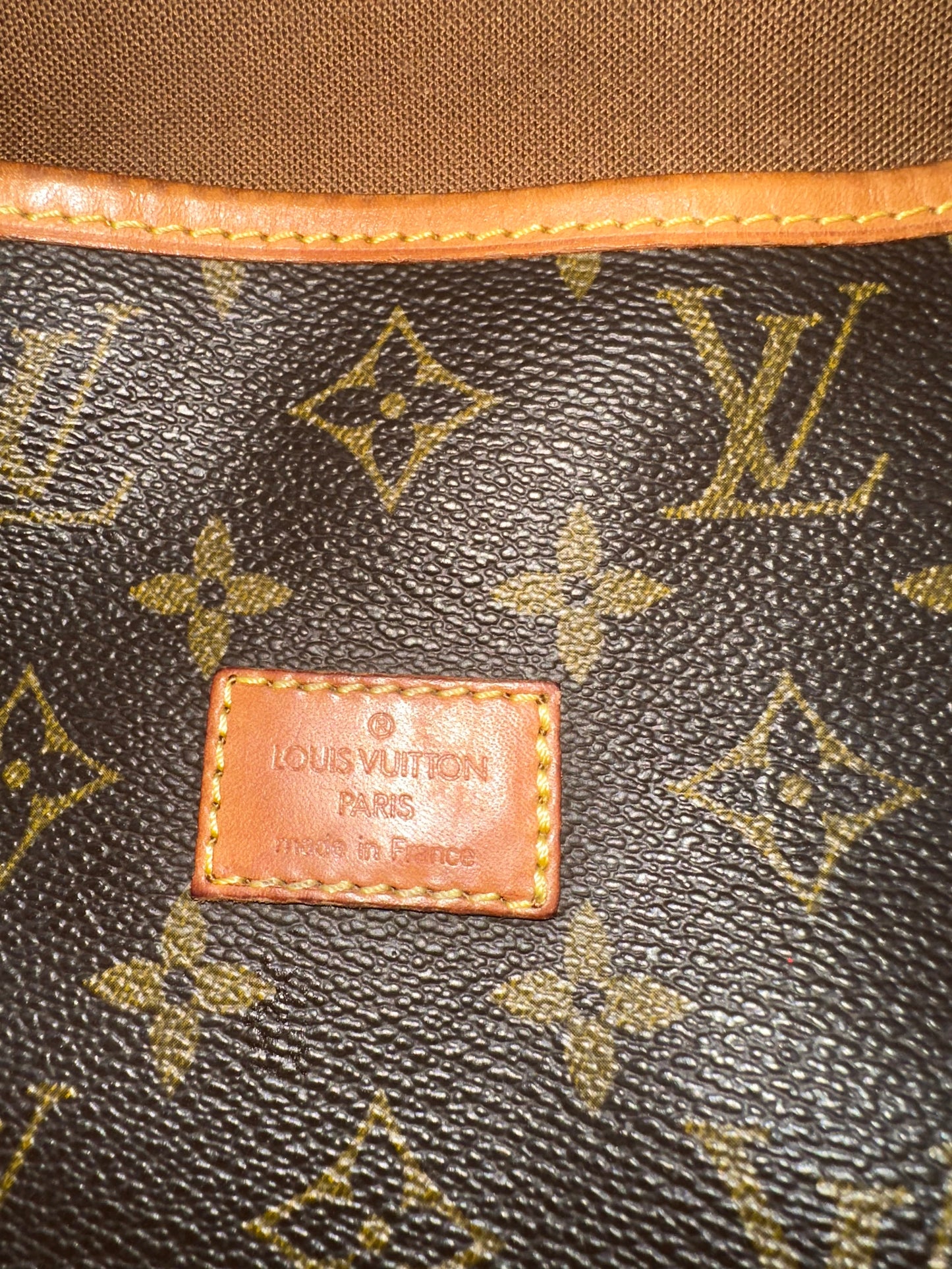 Louis Vuitton Saumur 30
