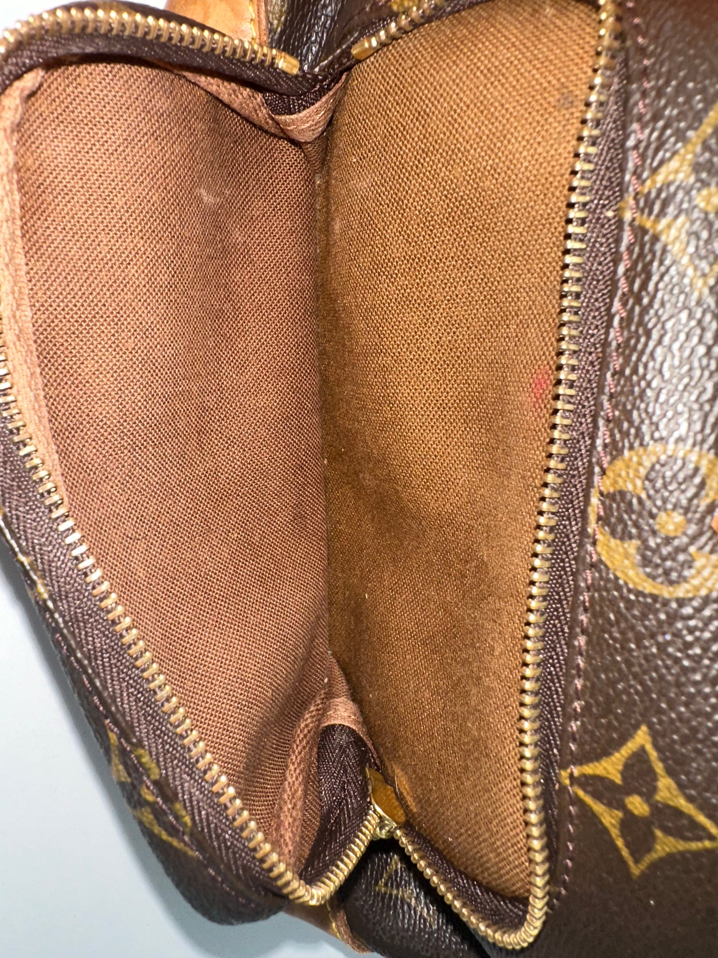 Louis Vuitton Montsouris MM