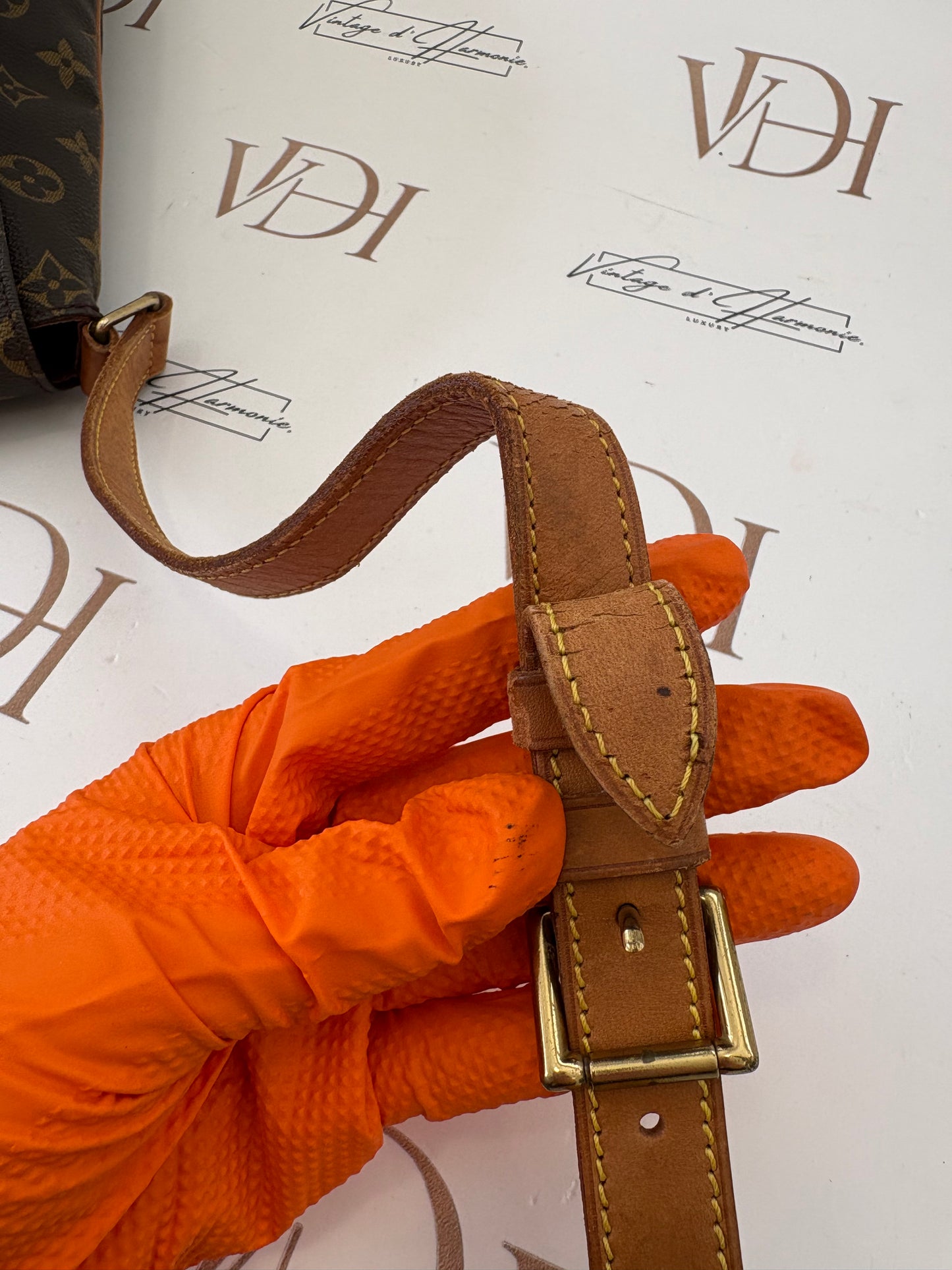 018990 - Louis Vuitton Musette