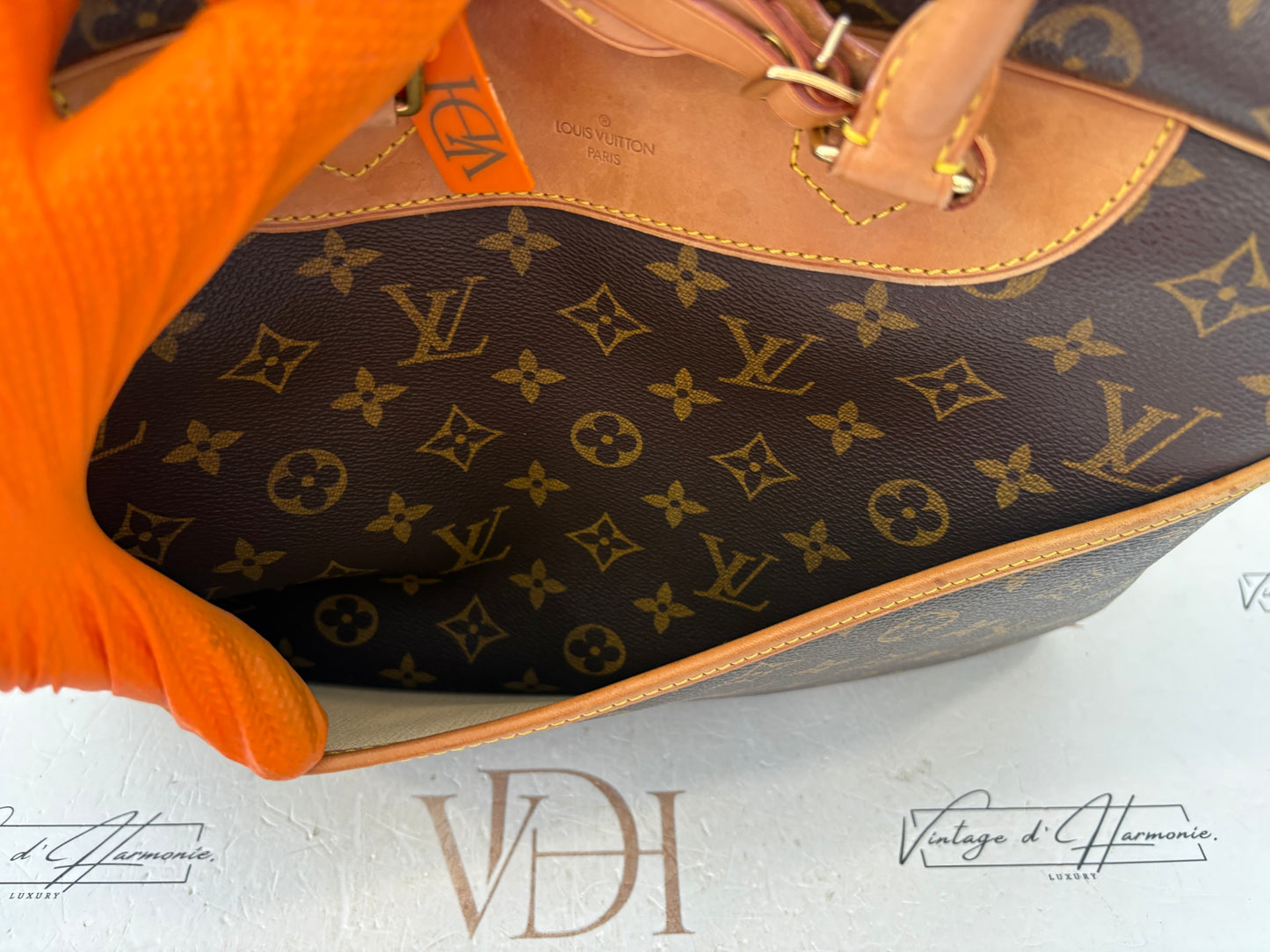 018318 - Louis Vuitton Deauville