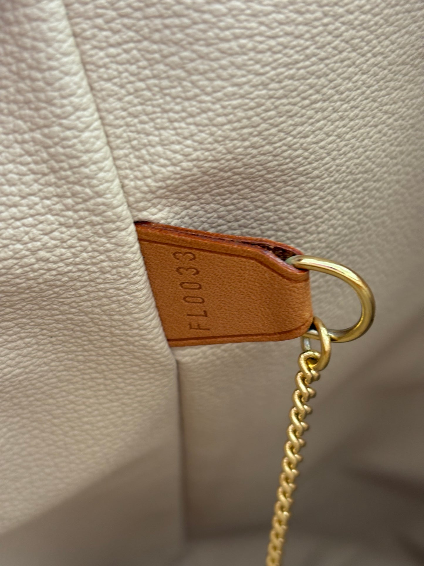 018282 - Louis Vuitton Bucket GM