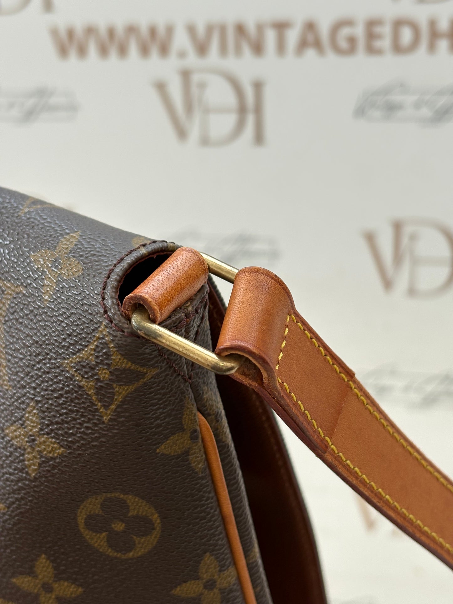 018327 - Louis Vuitton Musette