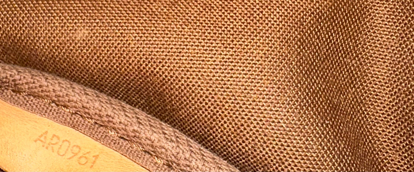 Louis Vuitton Saumur 30