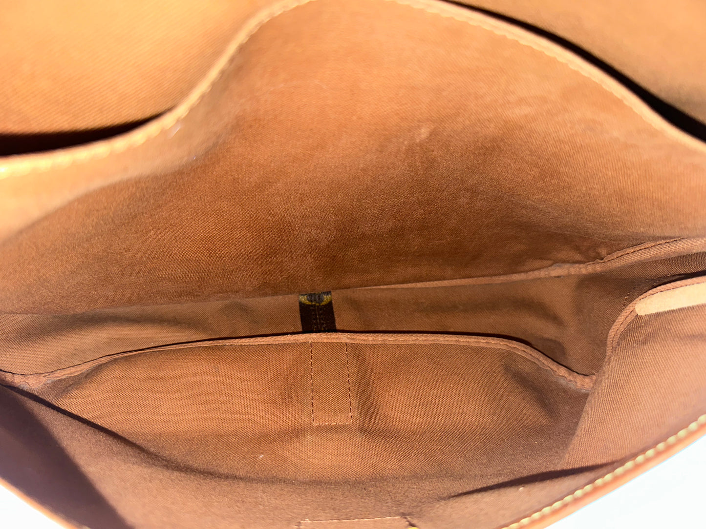 Louis Vuitton Saumur35