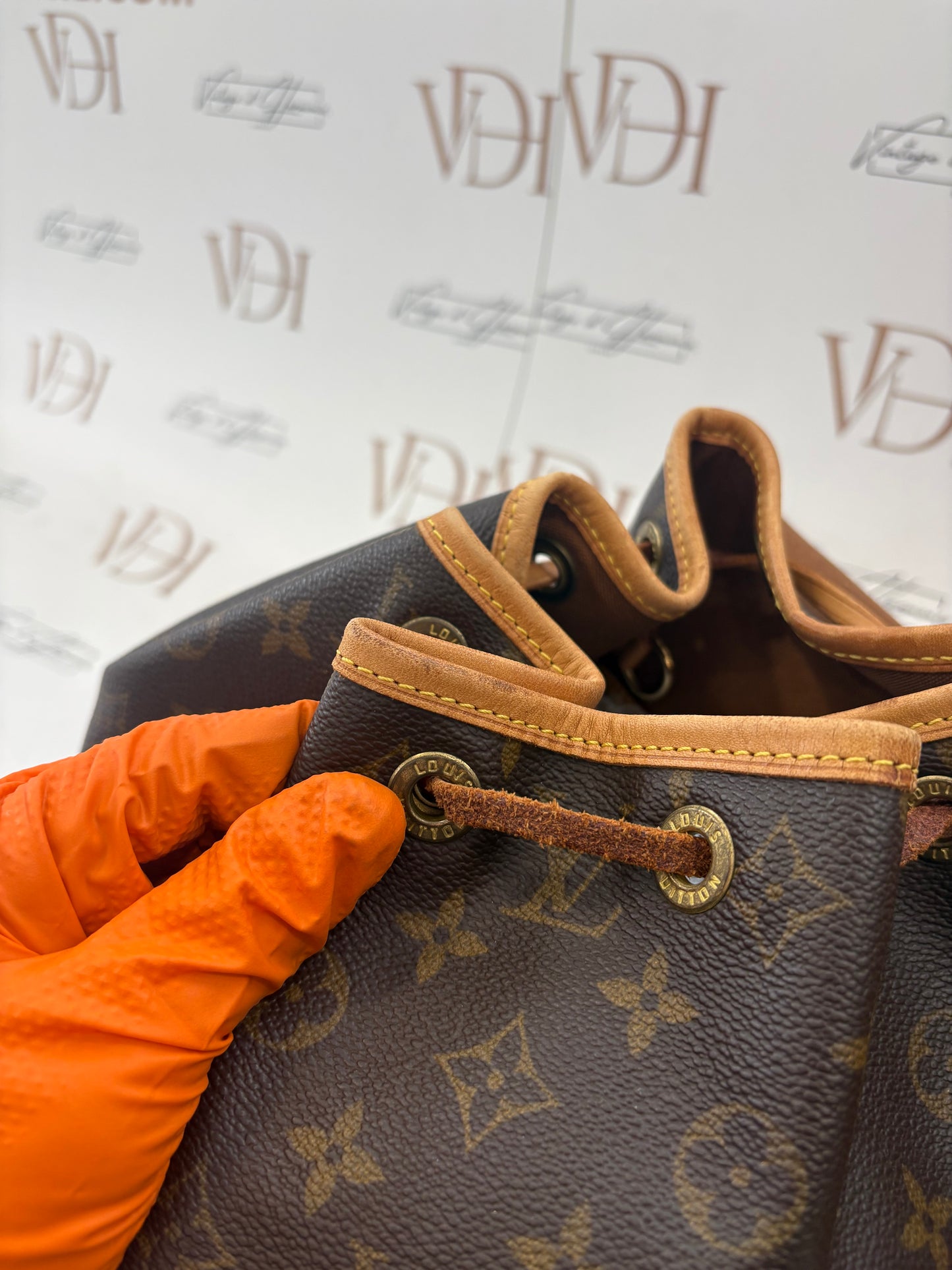 018056 - Louis Vuitton Montsouris MM