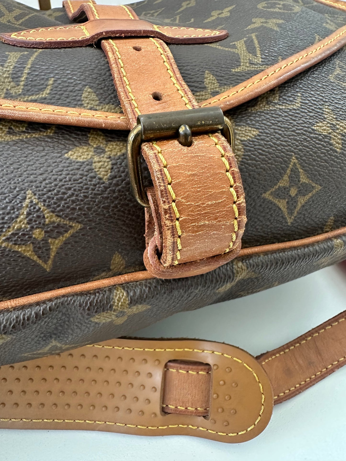 Louis Vuitton Saumur 30