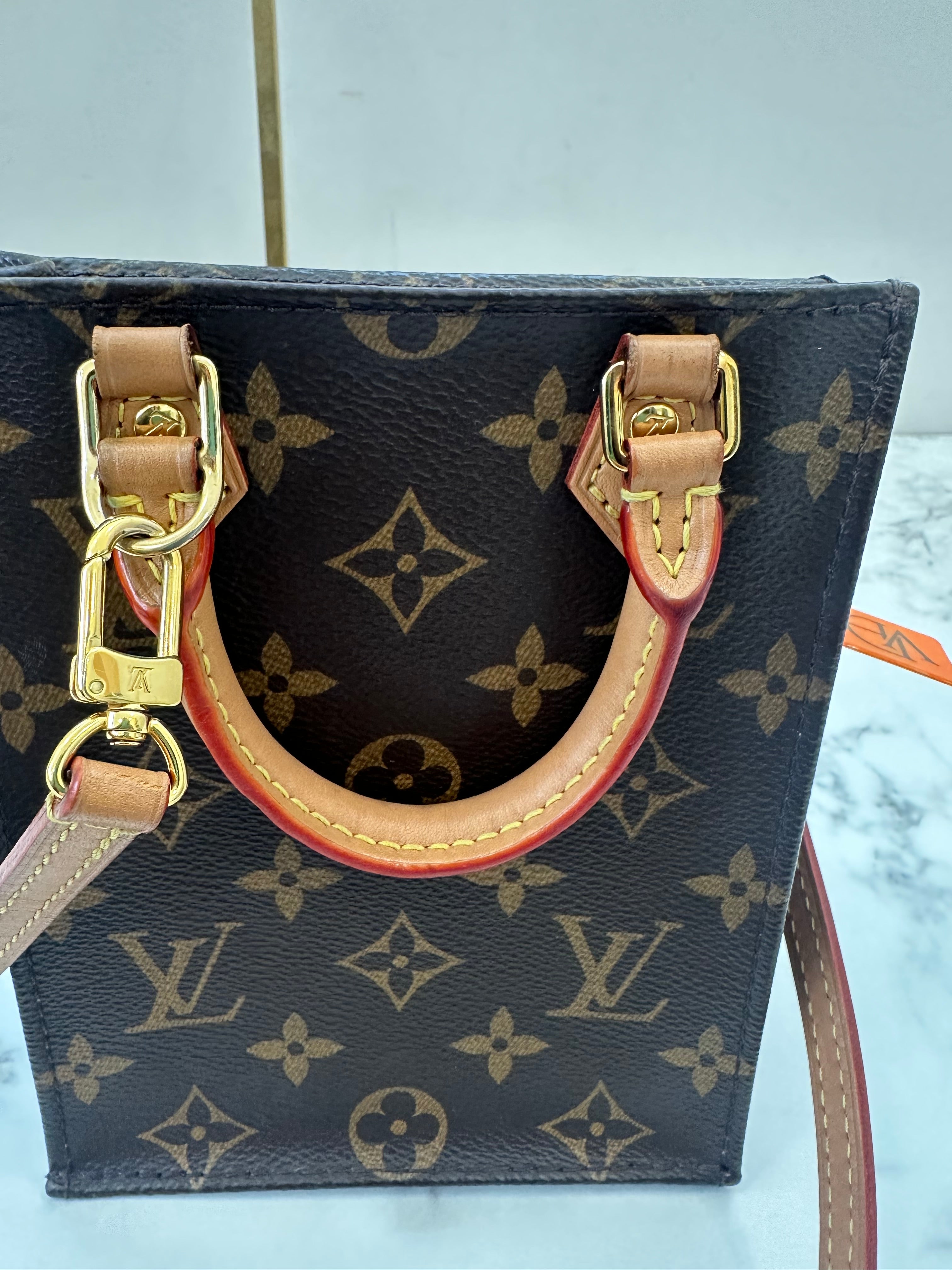 Louis Vuitton Petite Sac Plat