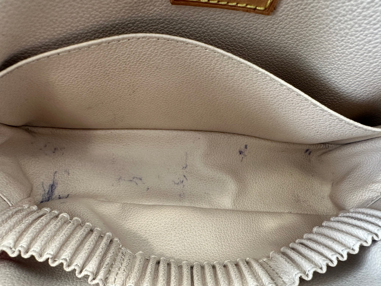 Louis Vuitton Trousse Toilette 23