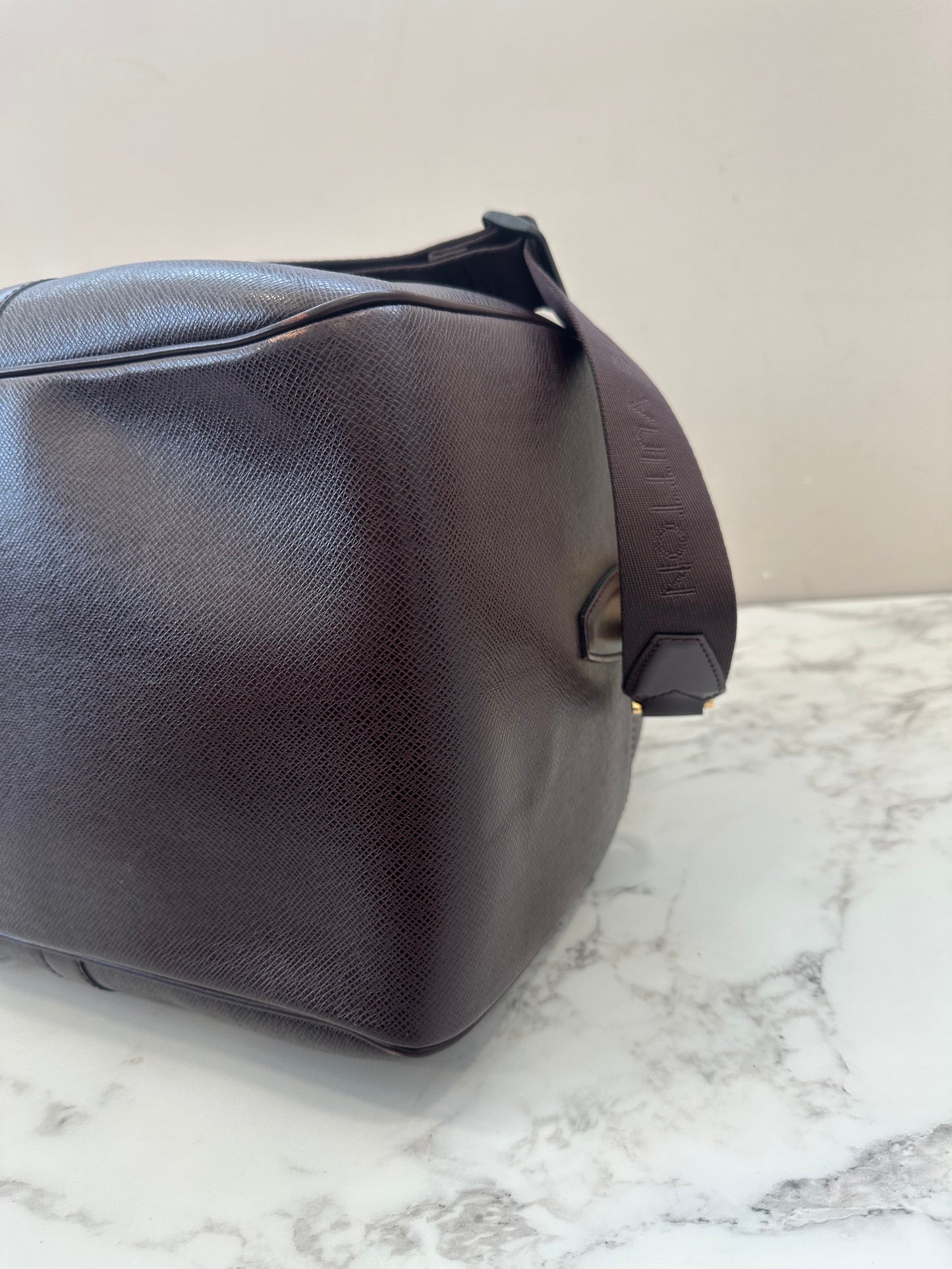 Louis Vuitton Taiga Kendall GM