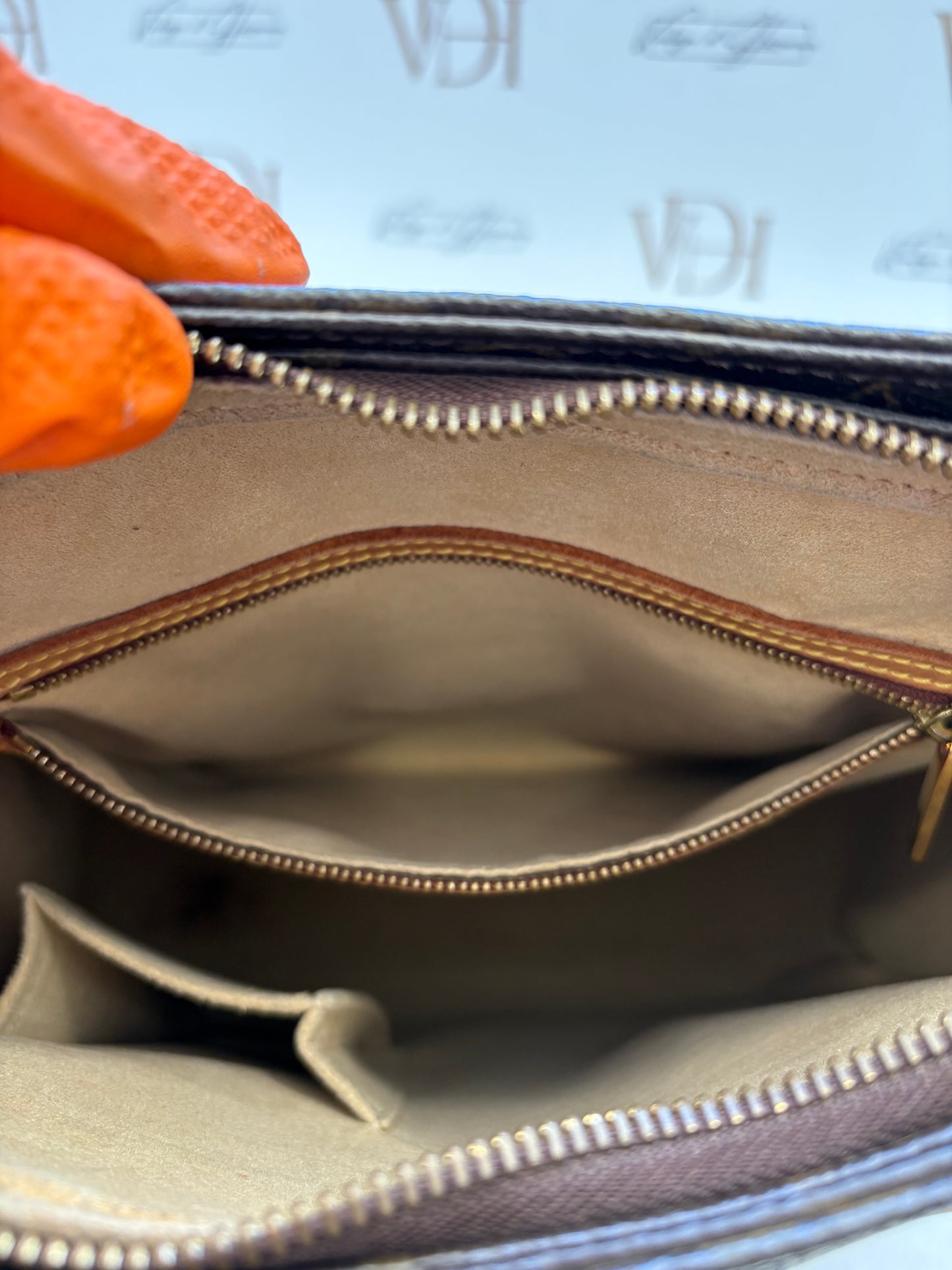 018147 - Louis Vuitton Looping