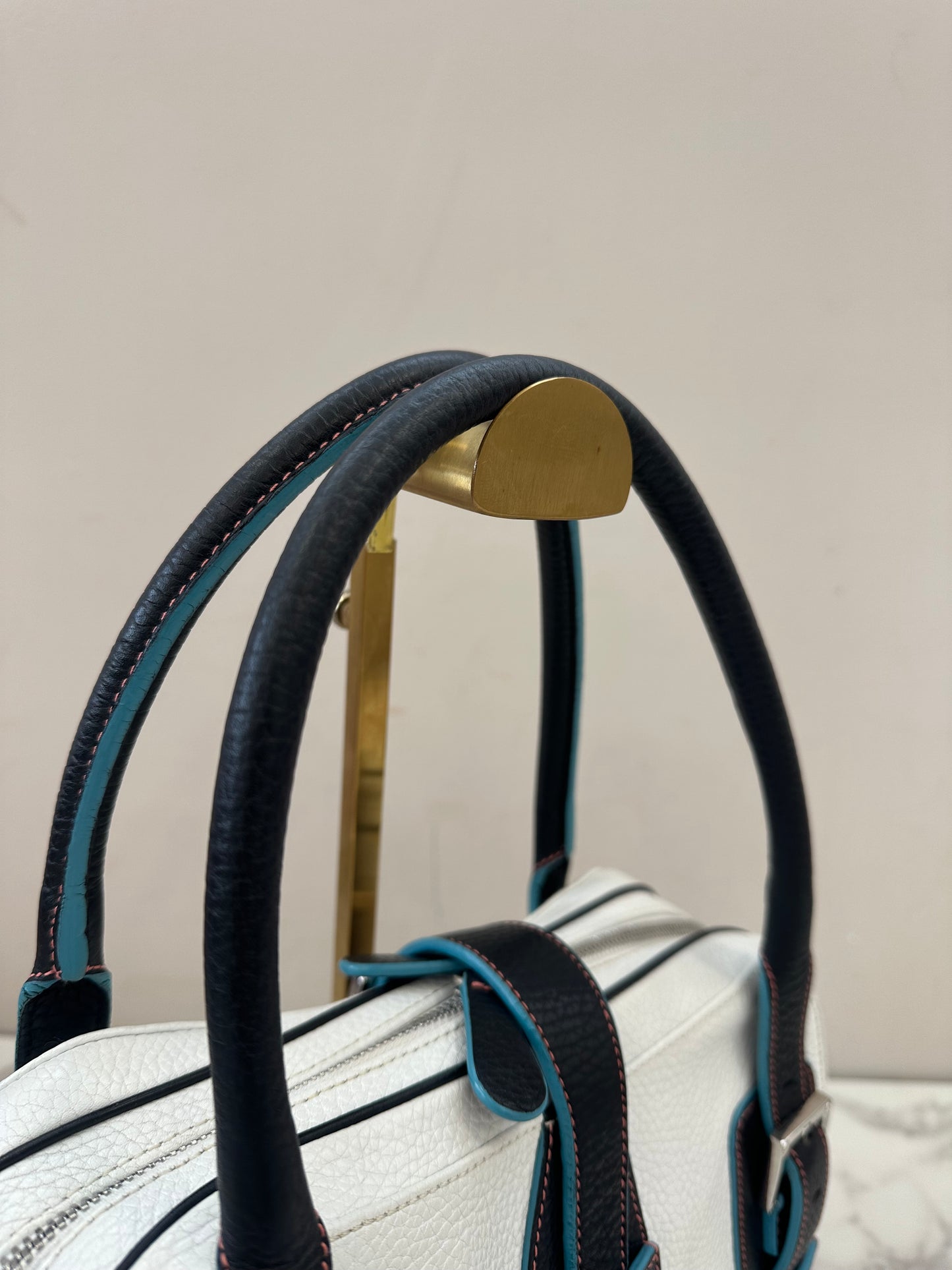 Loewe White
