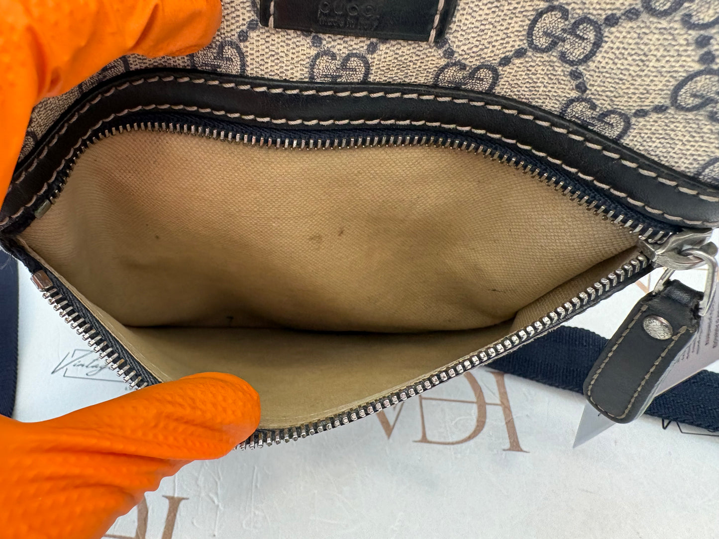 383243 - Gucci GG Supreme