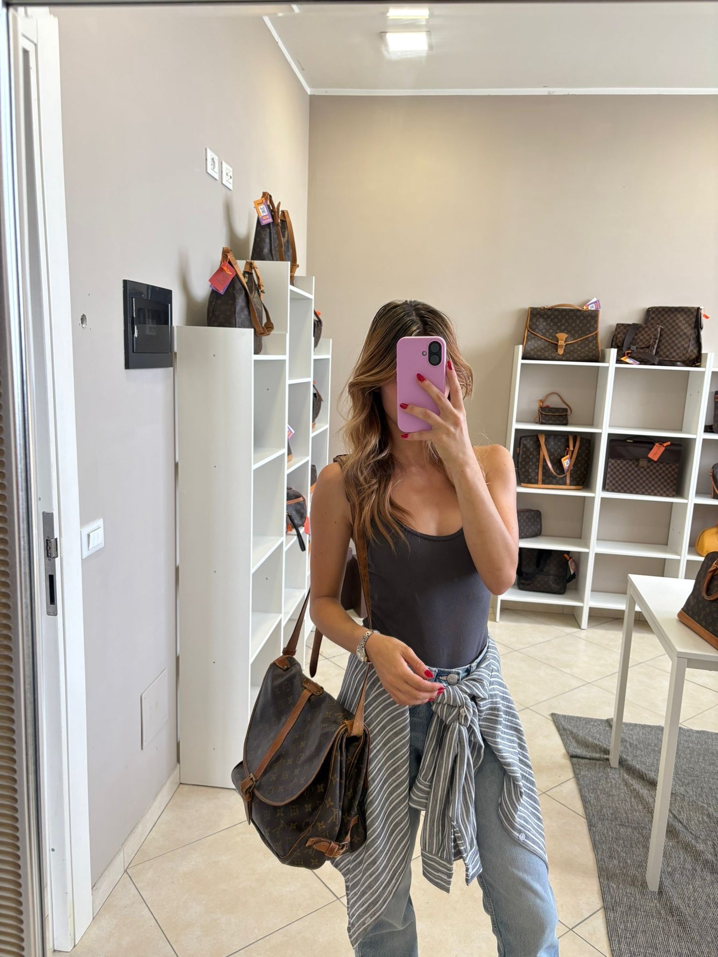 Louis Vuitton Saumur35