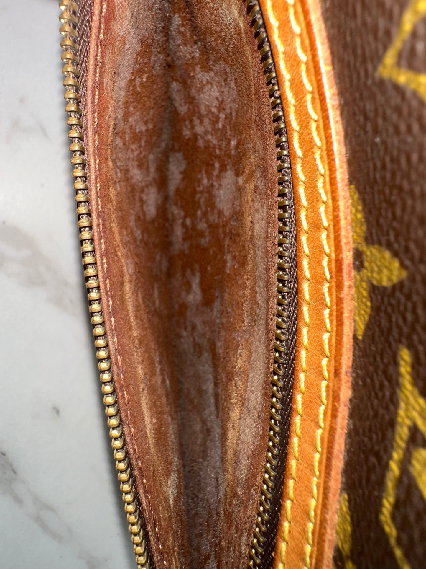 Louis Vuitton Saint German 24