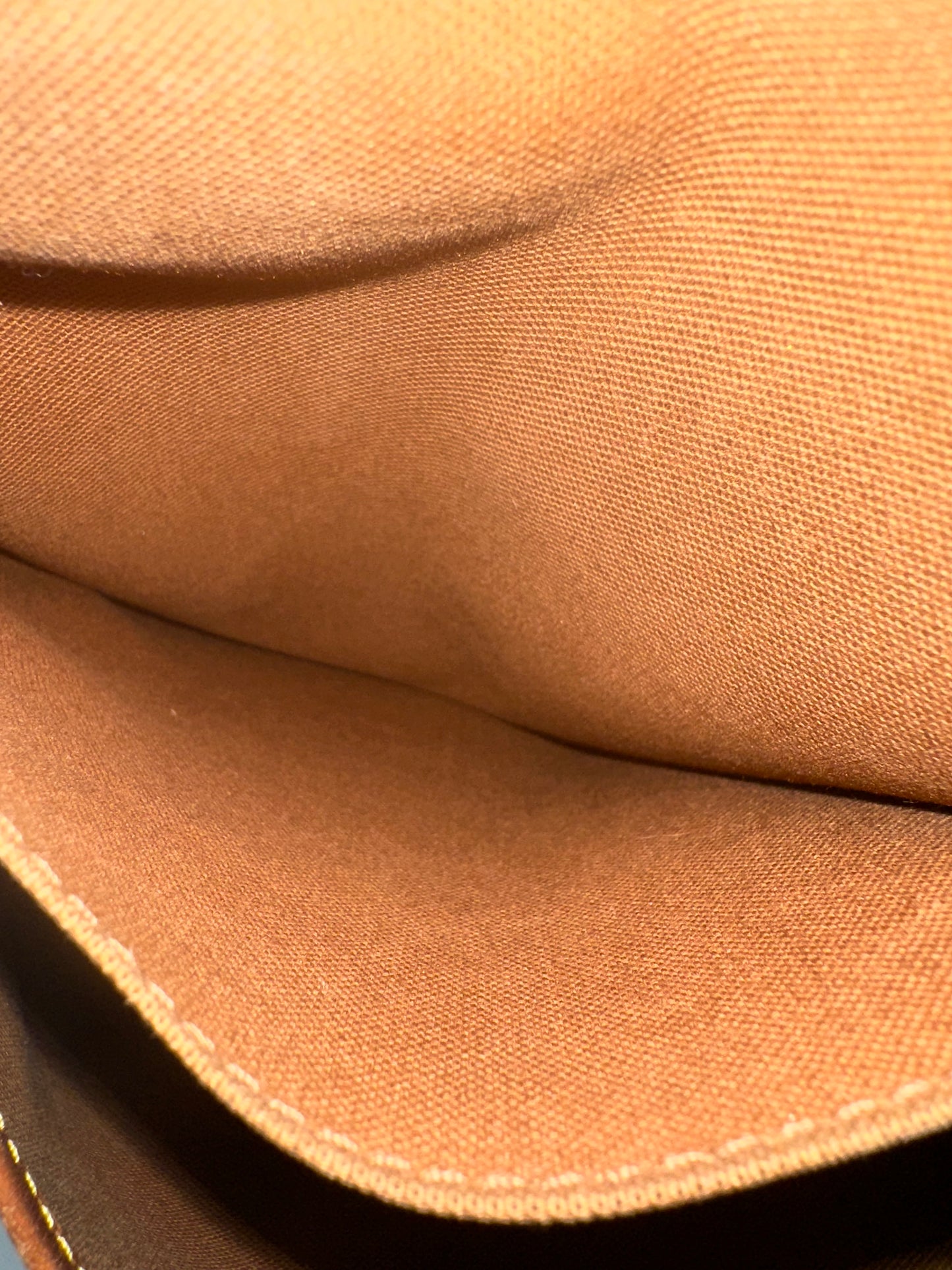 Louis Vuitton Saumur35