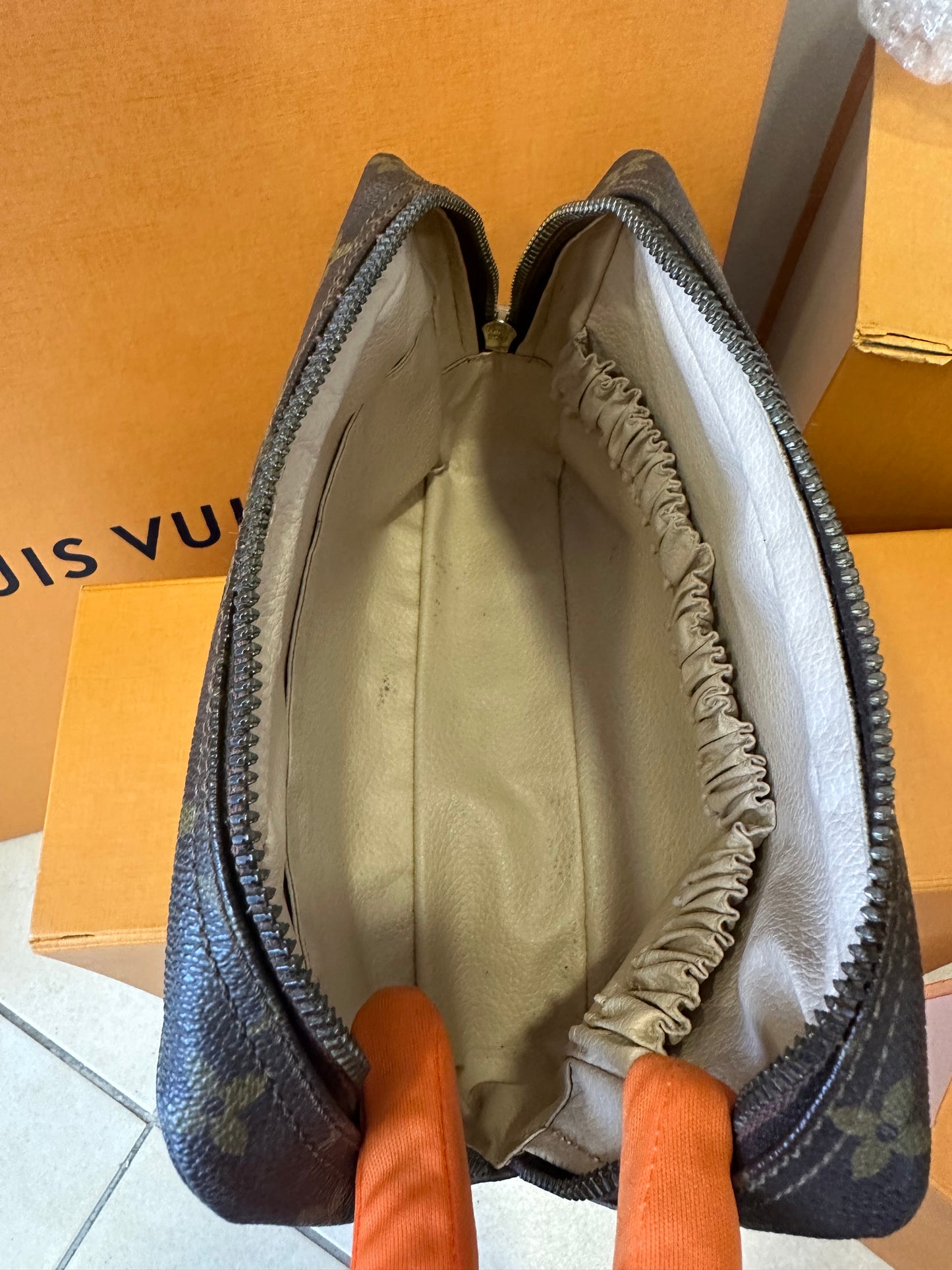 Louis Vuitton Trousse 23