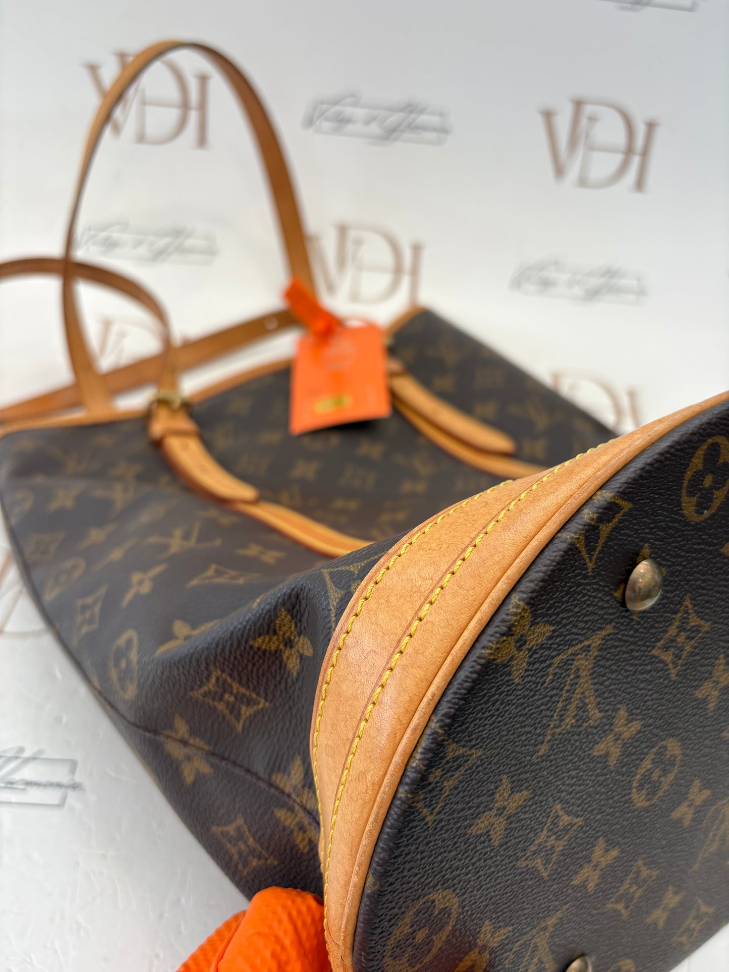 018053 - Louis Vuitton Bucket